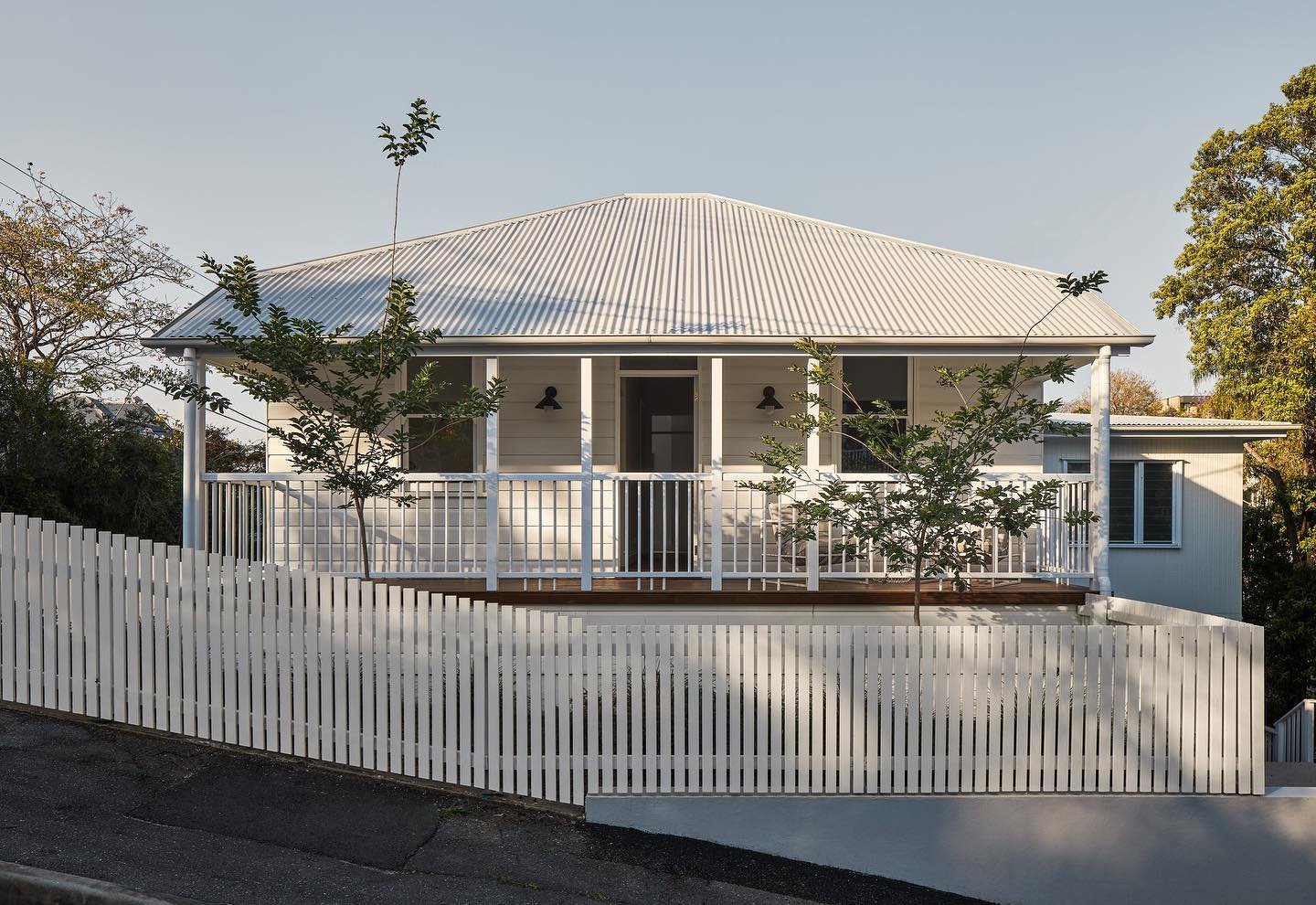 A cute cottage was always in this Queenslander. With a lot of TLC we brought this little gem back to life. Swipe to see the before of this project. 

Completed project captured by @andymacpherson.studio 

#residentialarchitecture #queenslandarchitect