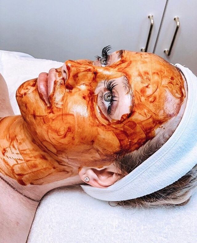 🚨 Book an Osmosis Facial &amp; receive a FREE full sized product! 🚨
.

Fun Fact 🎃 Pumpkins are a natural skin superhero filled with vitamins A, C and E, antioxidants, zinc, potassium and fruit enzymes - just like our Vitamin A Infusion Facial!
.
N