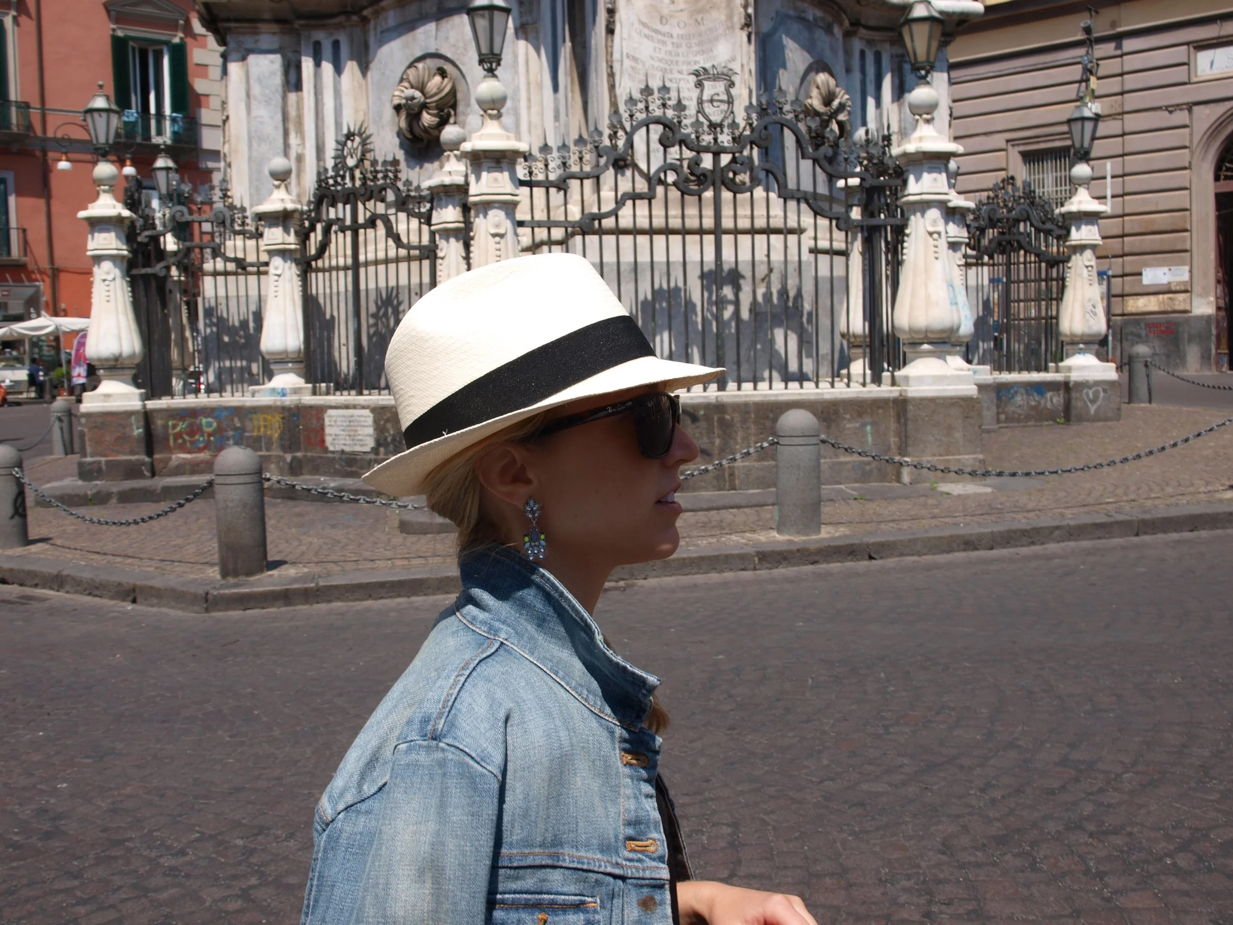 Wandering the streets and squares of Spaccanapoli 