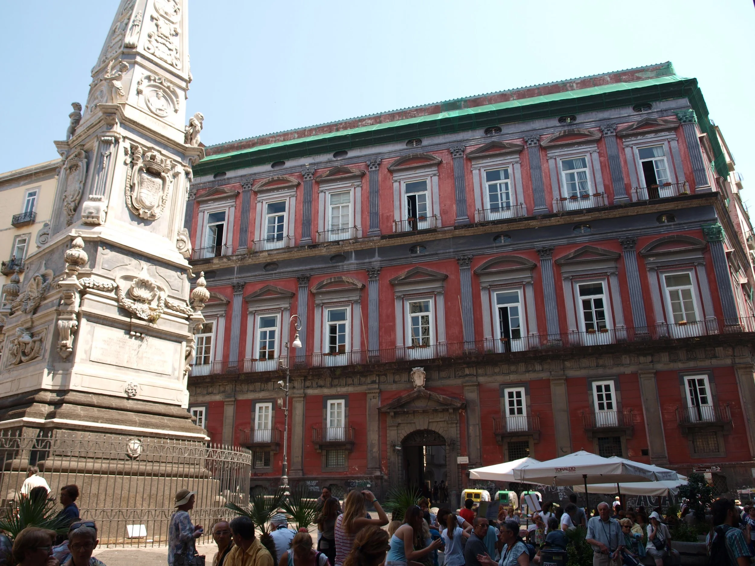 A bustling piazza in Napoli