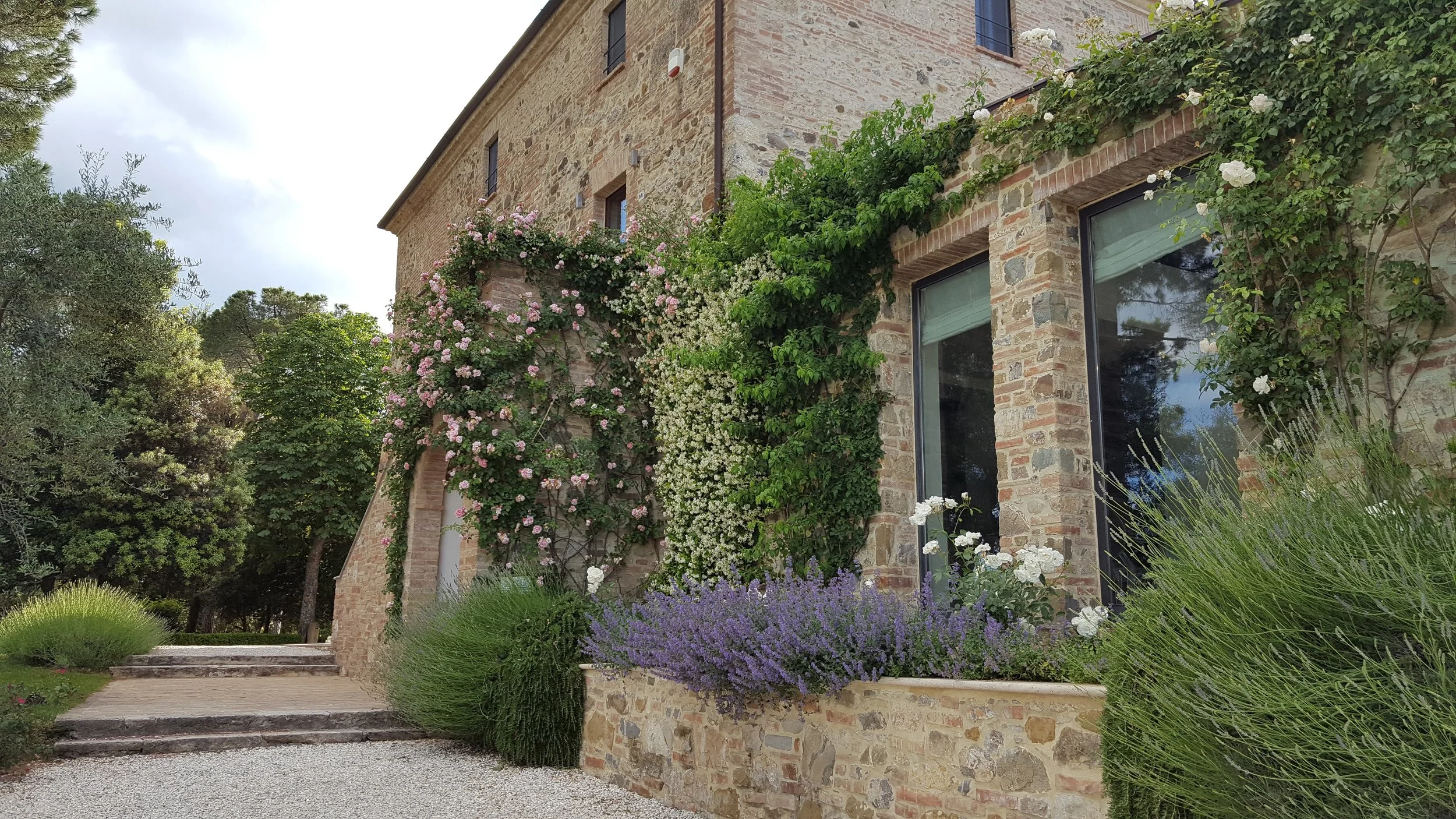 Luxury farmhouse accommodations at Poggio Piglia