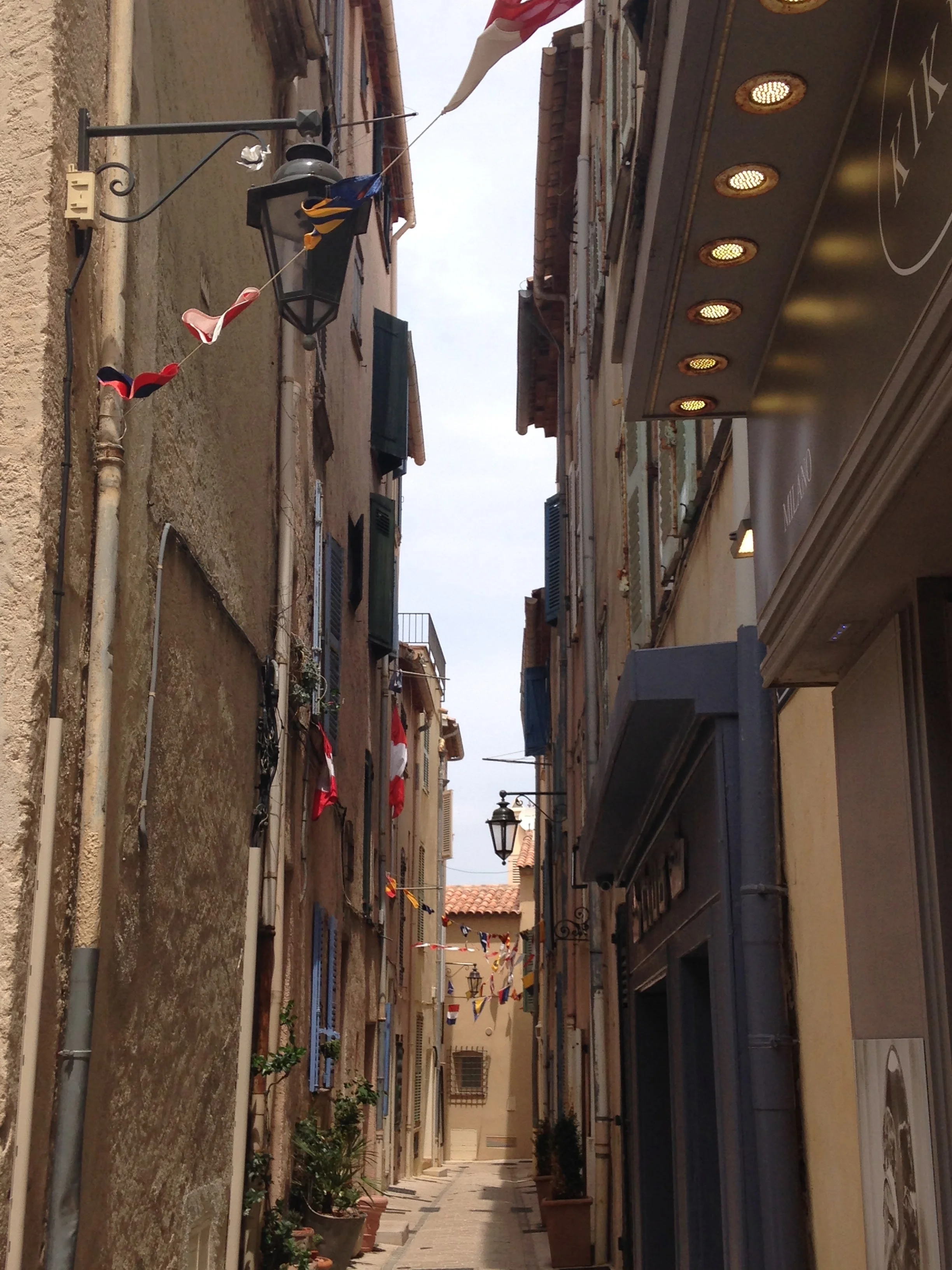 Narrow alleyways in La Ponche