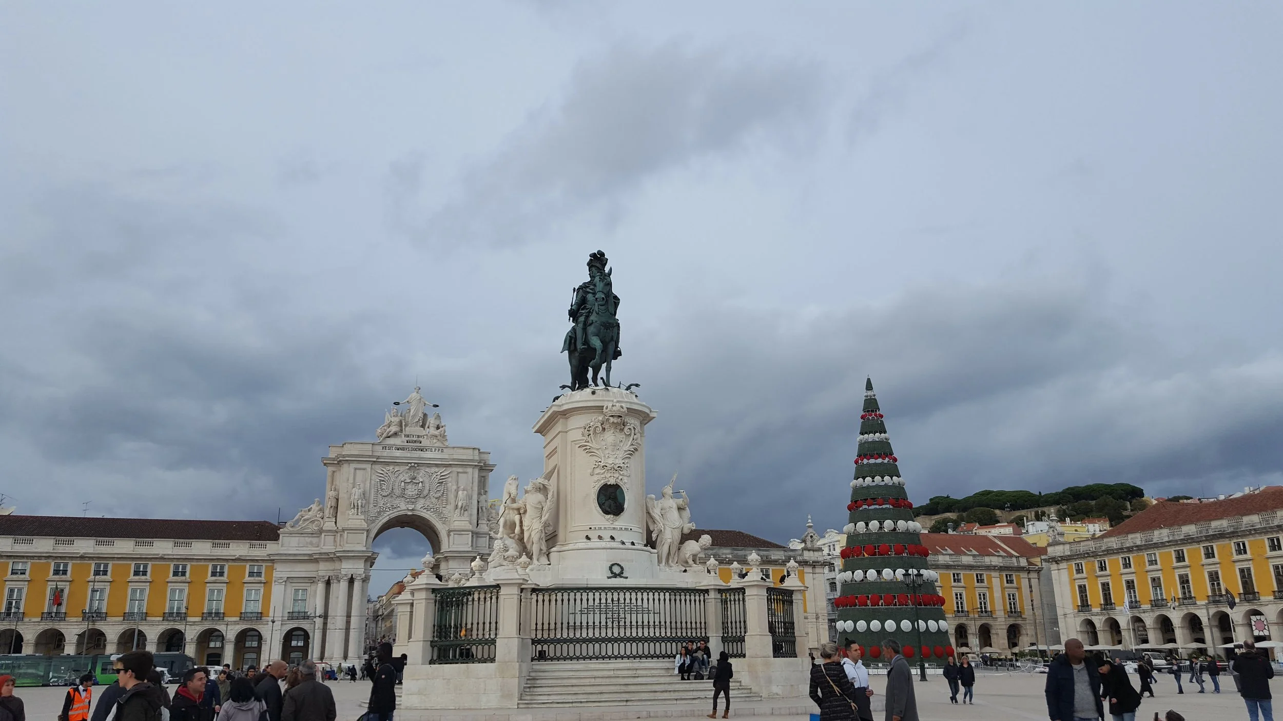 Praça do Comércio getting ready for Christmas