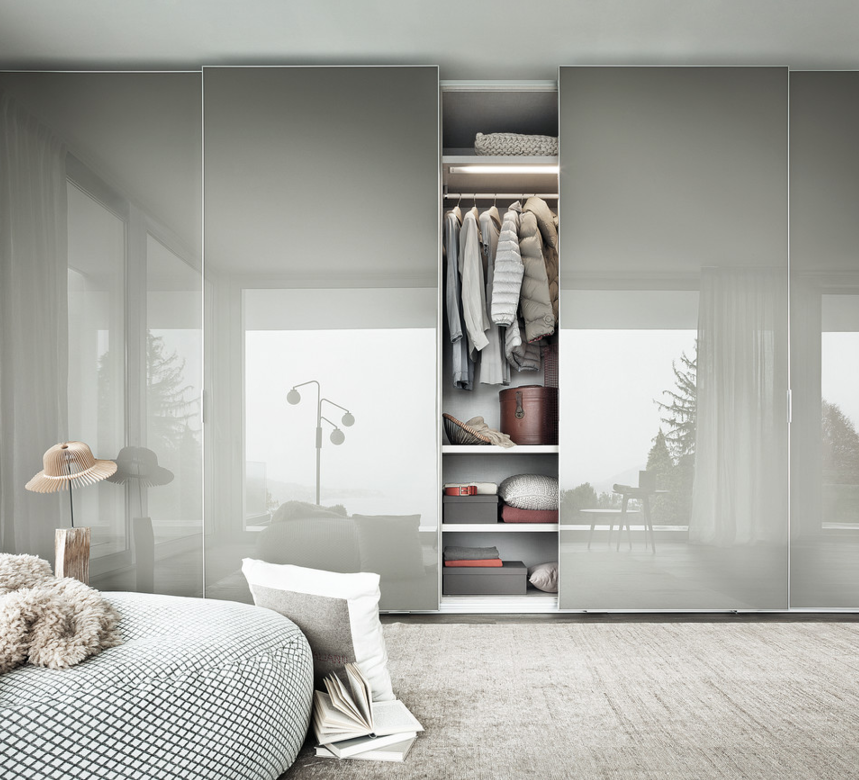 Razones por las que invertir en closets empotrados en tu hogar