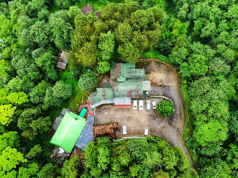 Aradura Niraamaya, the BHX abode among the hills.