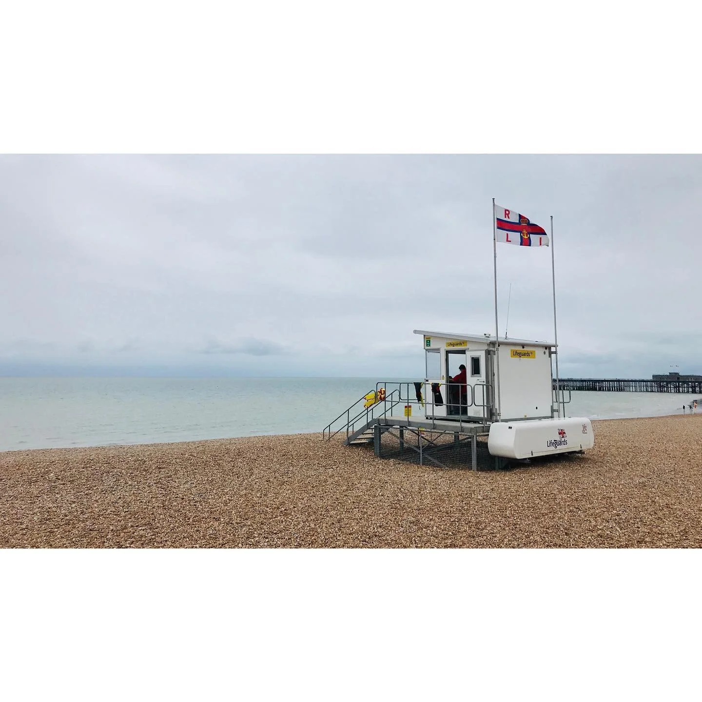Slow day for lifeguards!!
.
.
.
.
.
.
#hastings #lifeguardproblems #lifeguardhouse #englishseasidetown #beaches #englishbeaches #filmic
