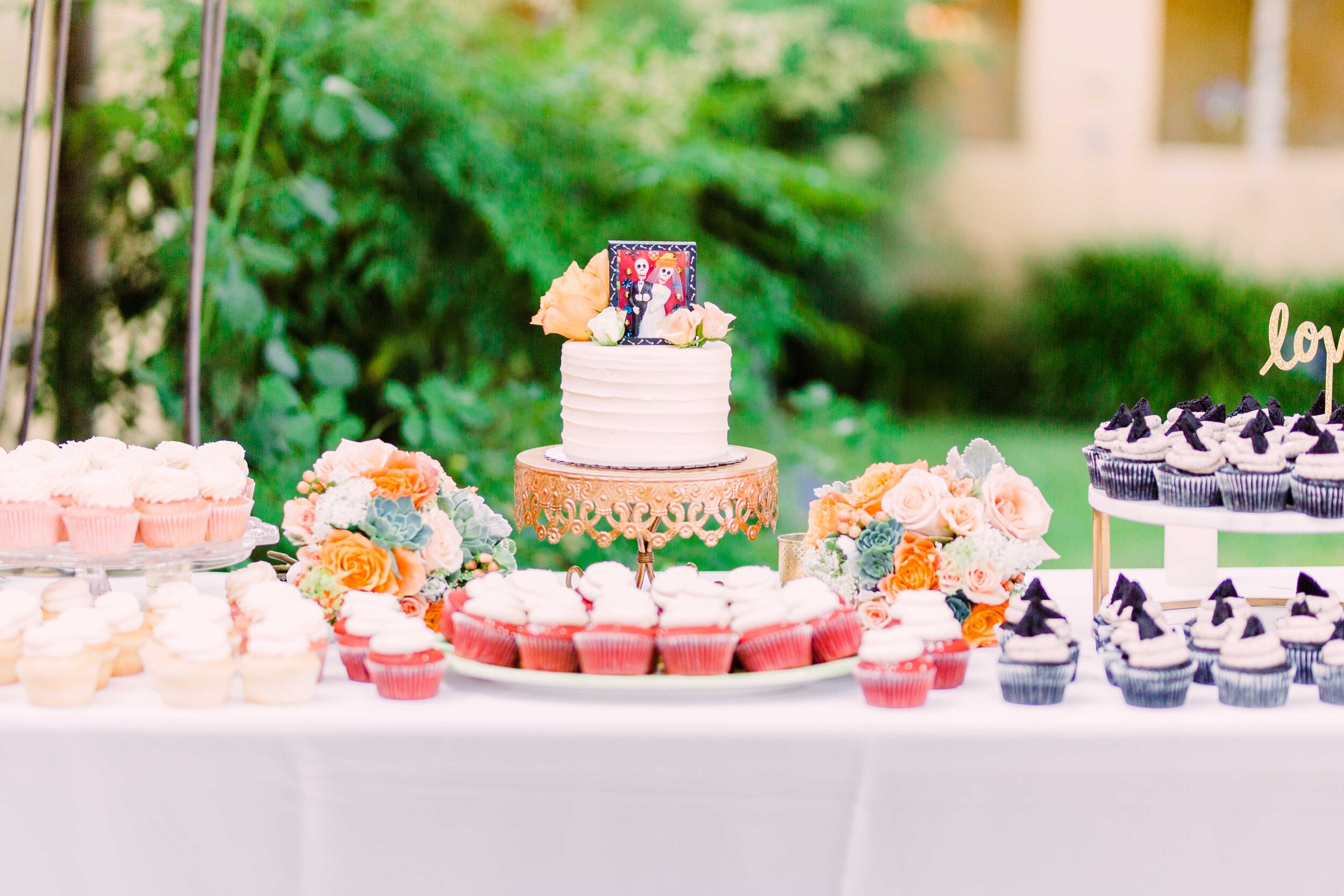 dia de los muertos wedding cake