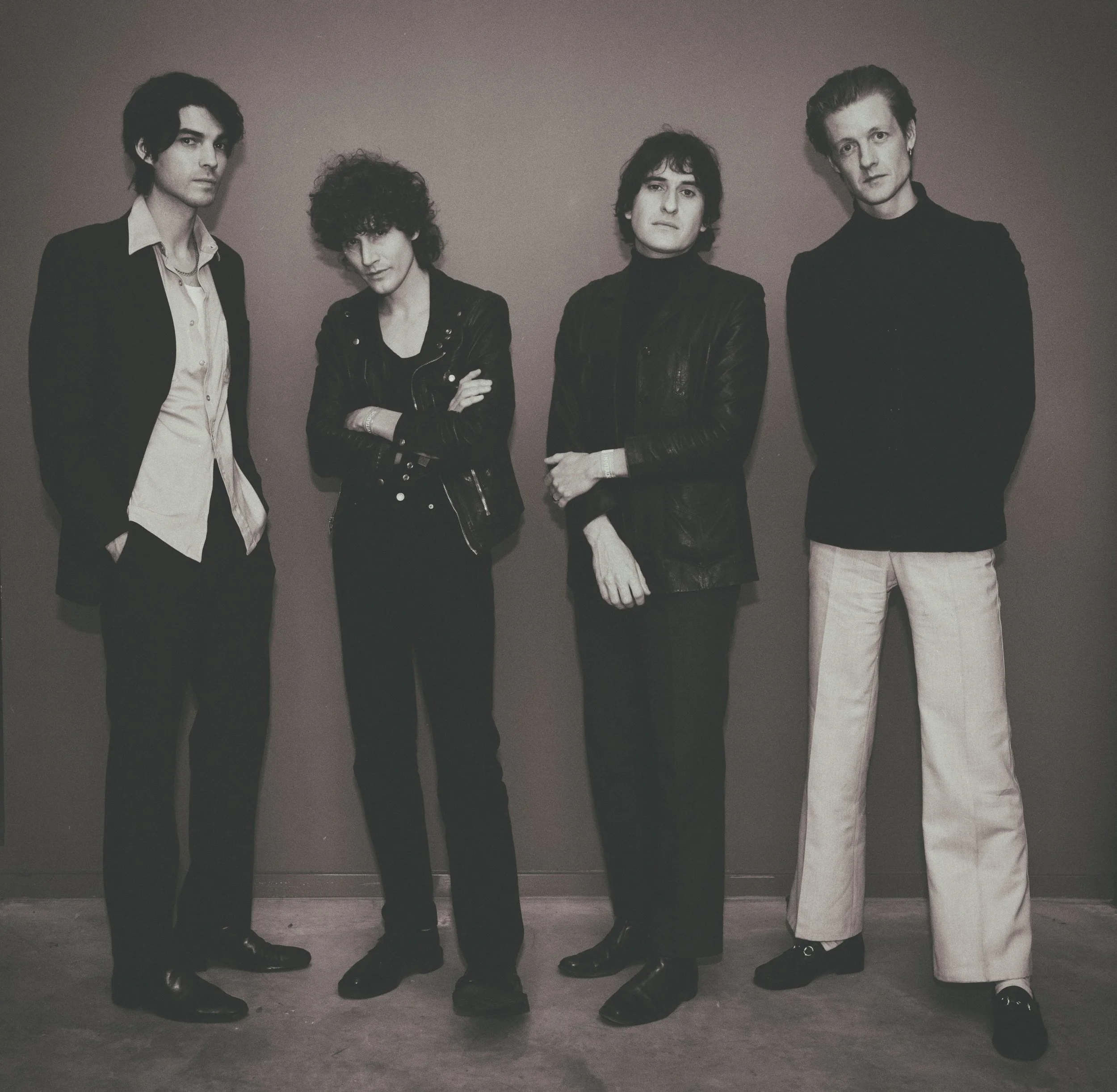 TEMPLES - PRESS SHOT