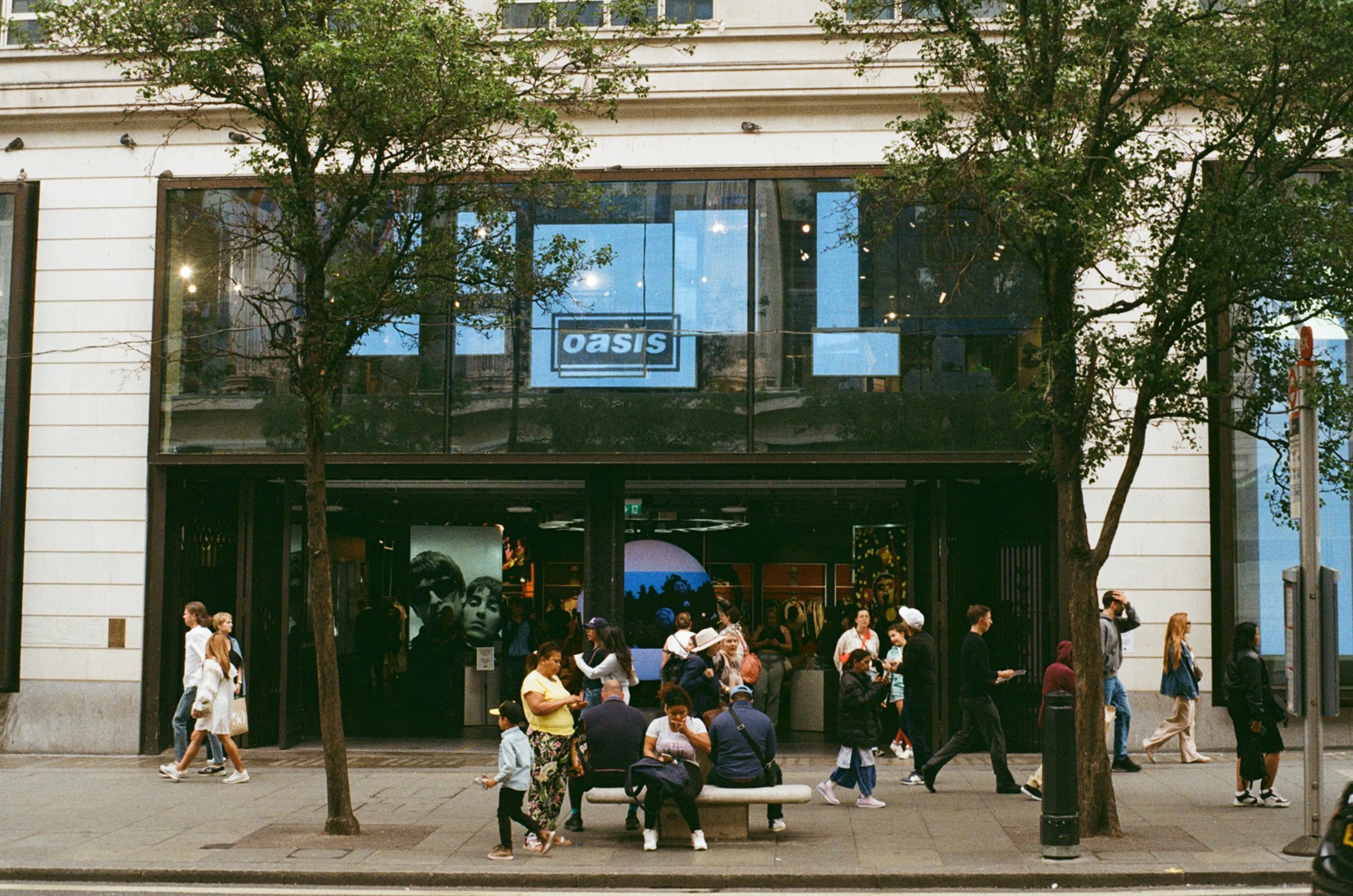 OASIS FANS_JULY-AUGUST_WEMBLEY_LONDON_LR-10.JPG