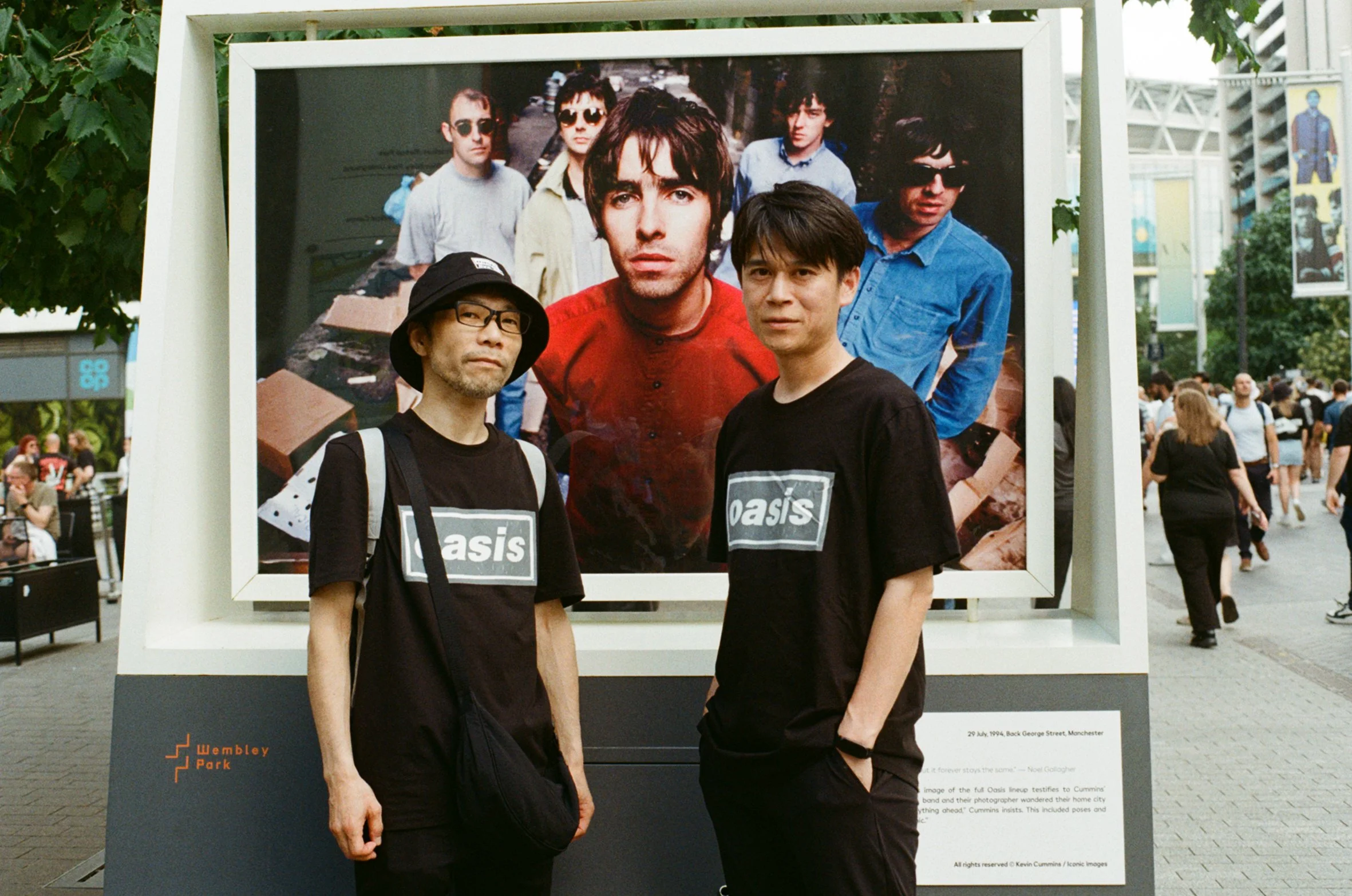 OASIS FANS_JULY-AUGUST_WEMBLEY_LONDON_LR-11.JPG