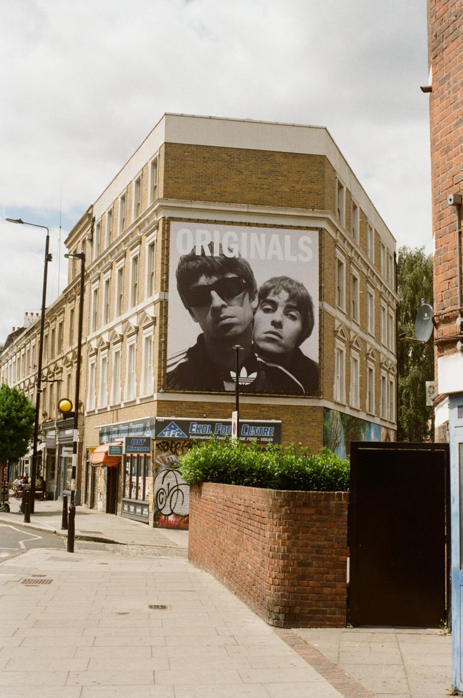 OASIS FANS_JULY-AUGUST_WEMBLEY_LONDON_LR-13.JPG