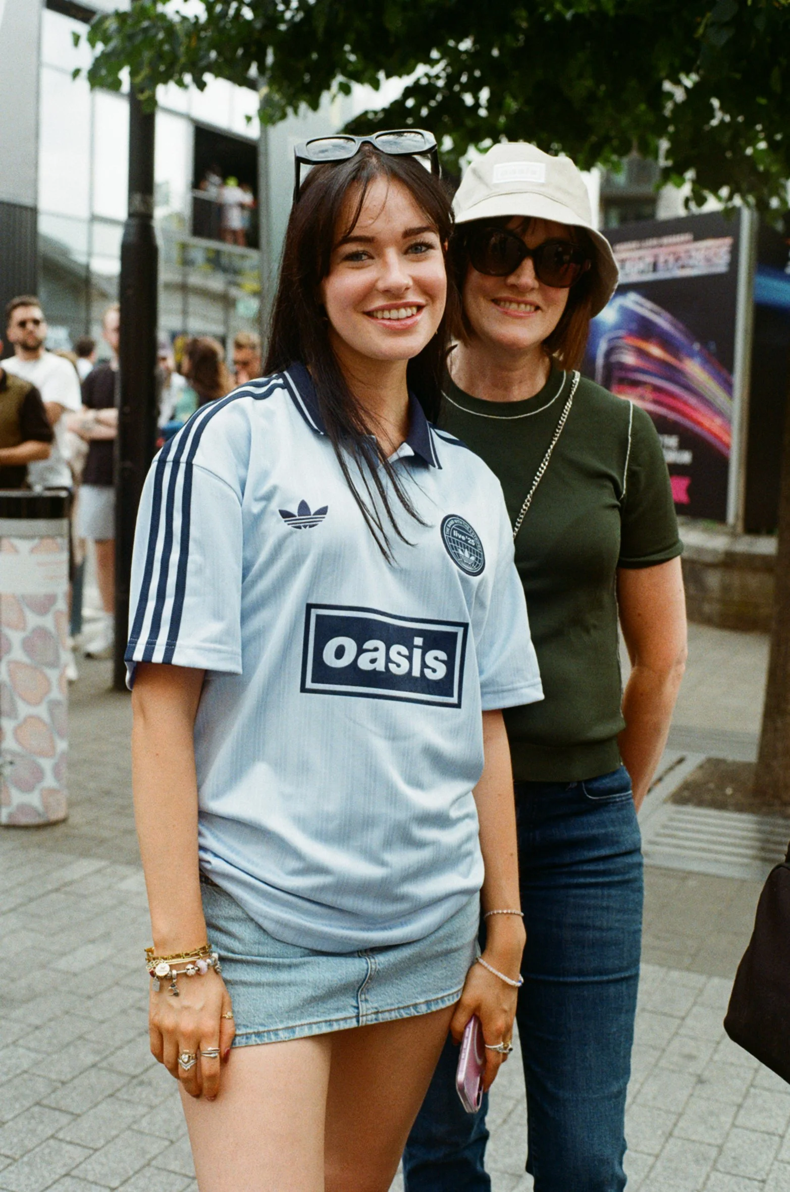 OASIS FANS_JULY-AUGUST_WEMBLEY_LONDON_LR-18.JPG