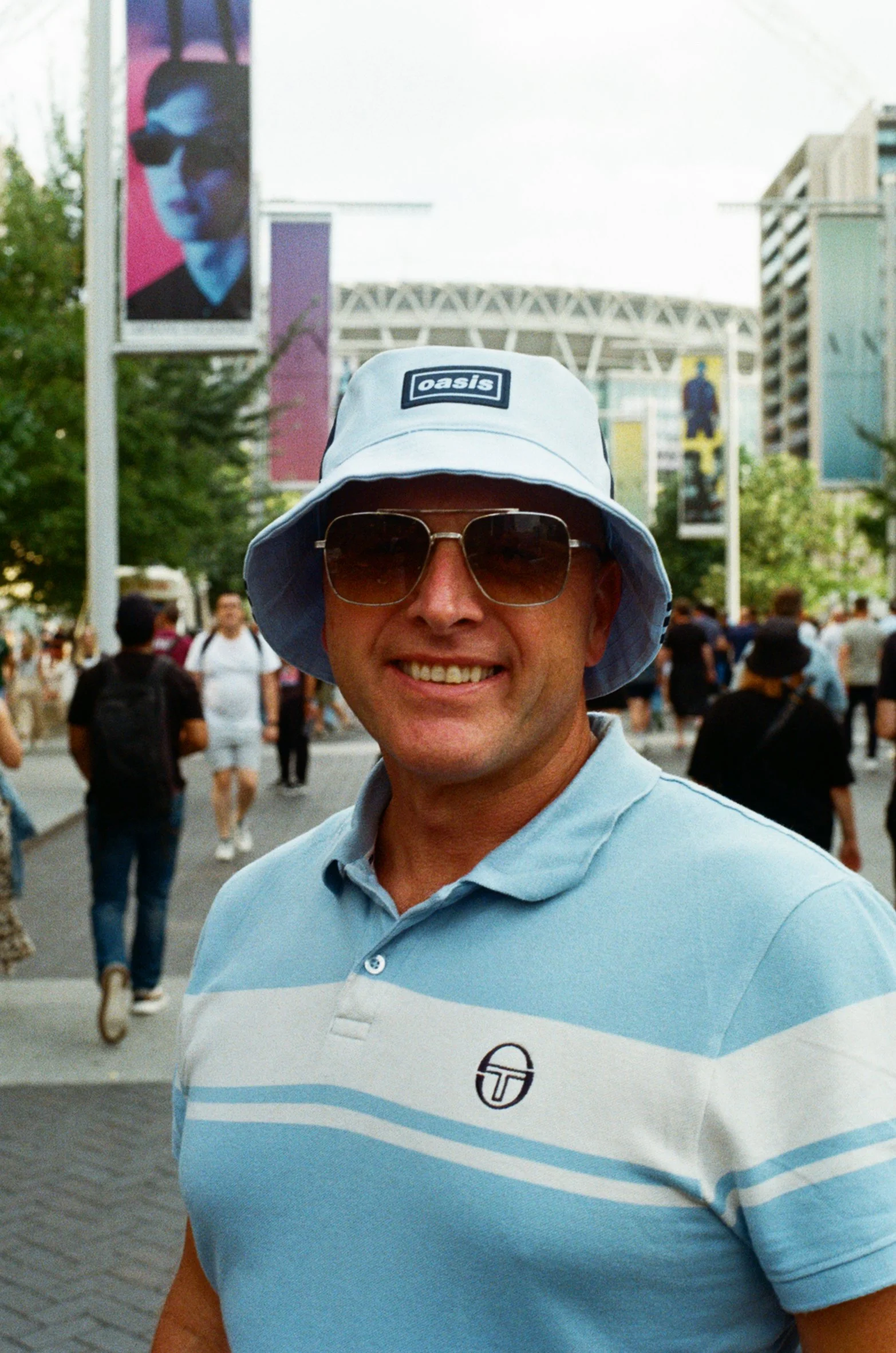 OASIS FANS_JULY-AUGUST_WEMBLEY_LONDON_LR-25.JPG