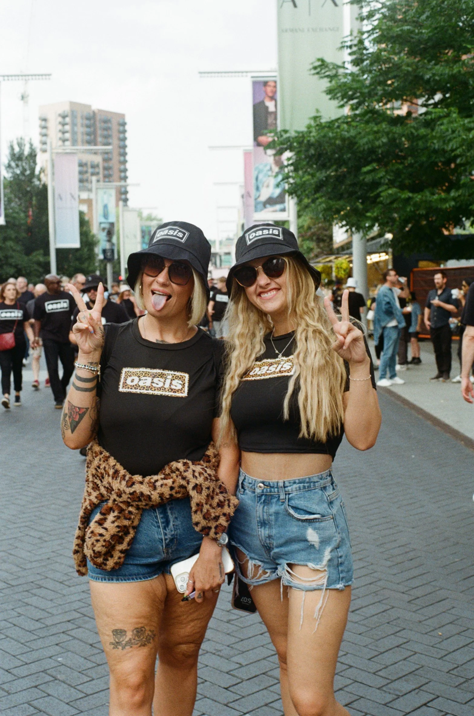 OASIS FANS_JULY-AUGUST_WEMBLEY_LONDON_LR-27.JPG