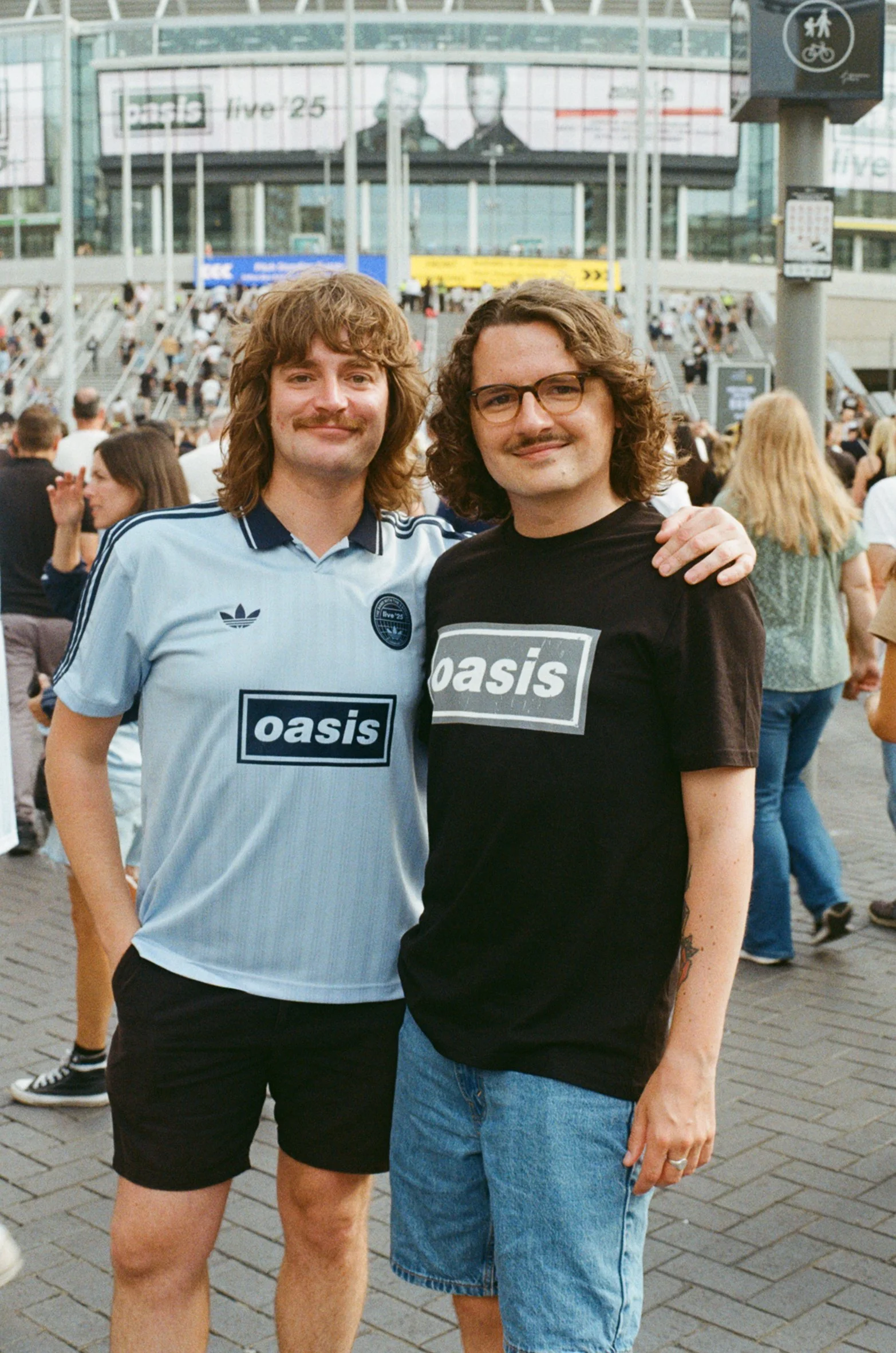 OASIS FANS_JULY-AUGUST_WEMBLEY_LONDON_LR-33.JPG