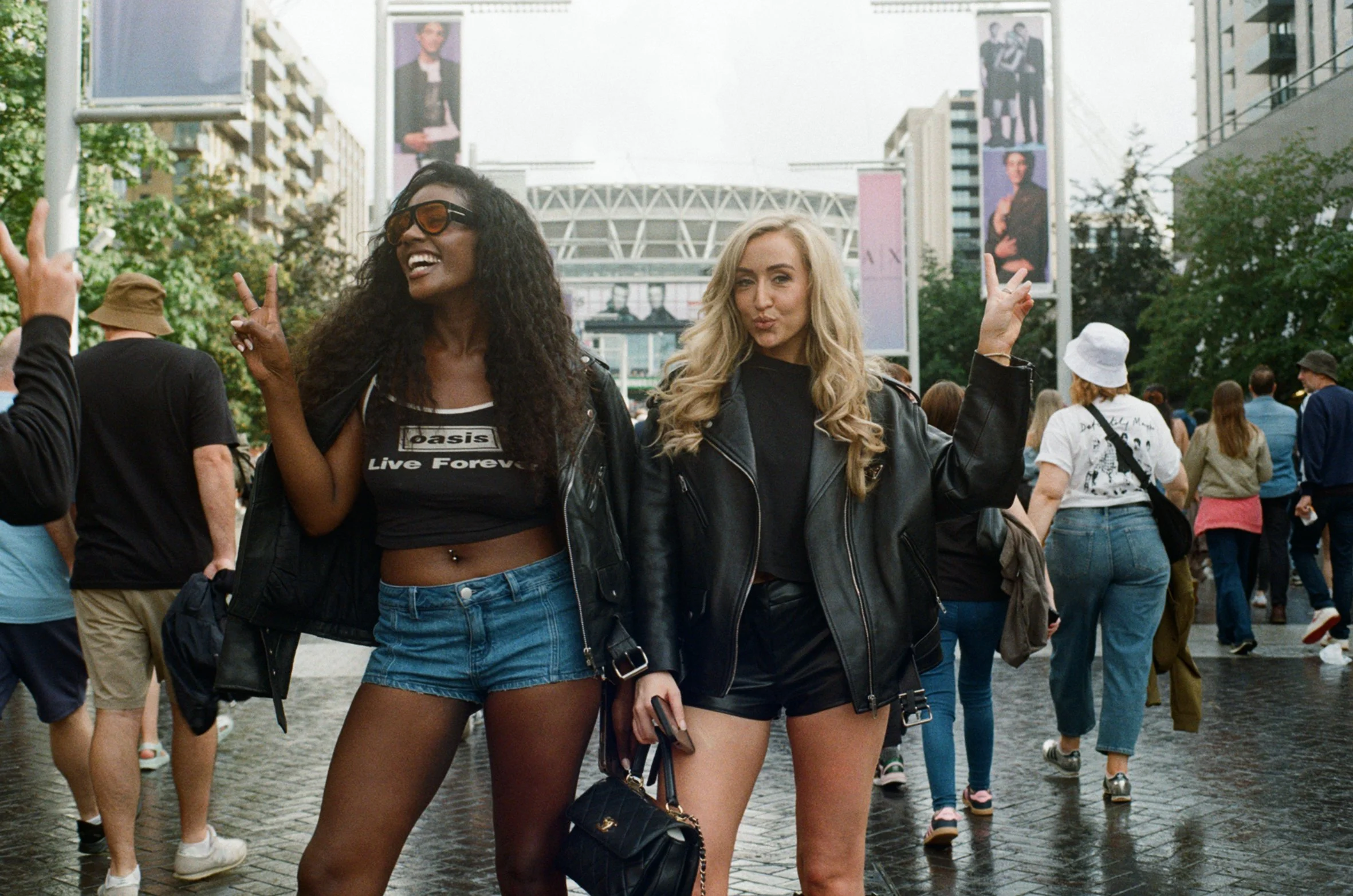 OASIS FANS_JULY-AUGUST_WEMBLEY_LONDON_LR-61.JPG