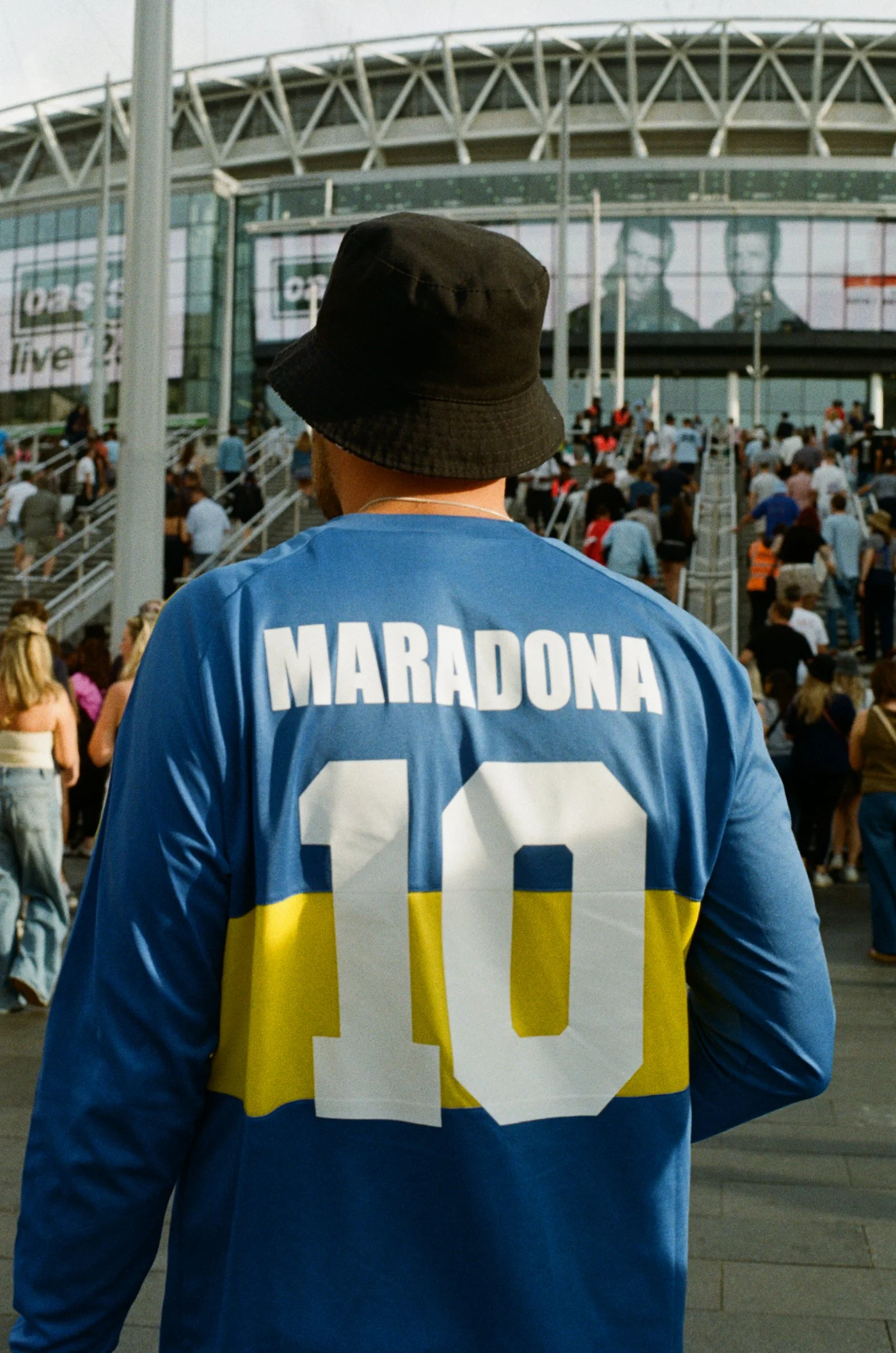 OASIS FANS_JULY-AUGUST_WEMBLEY_LONDON_LR-69.JPG