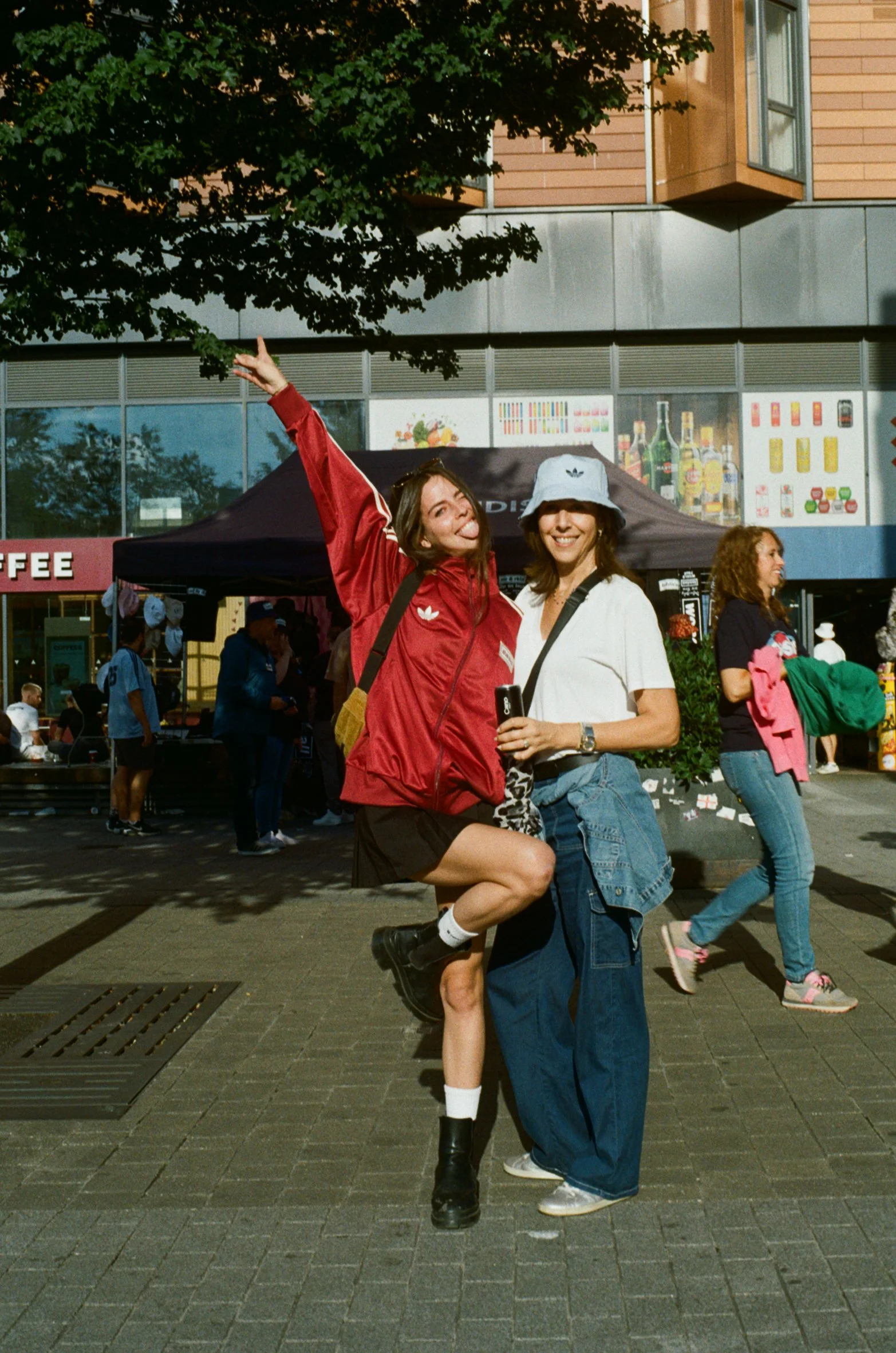 OASIS FANS_JULY-AUGUST_WEMBLEY_LONDON_LR-78.JPG