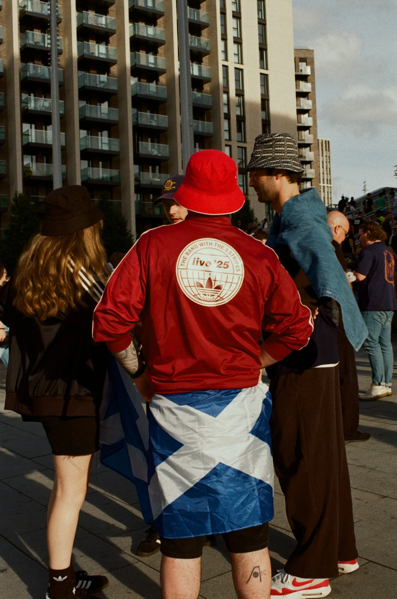 OASIS FANS_JULY-AUGUST_WEMBLEY_LONDON_LR-99.JPG