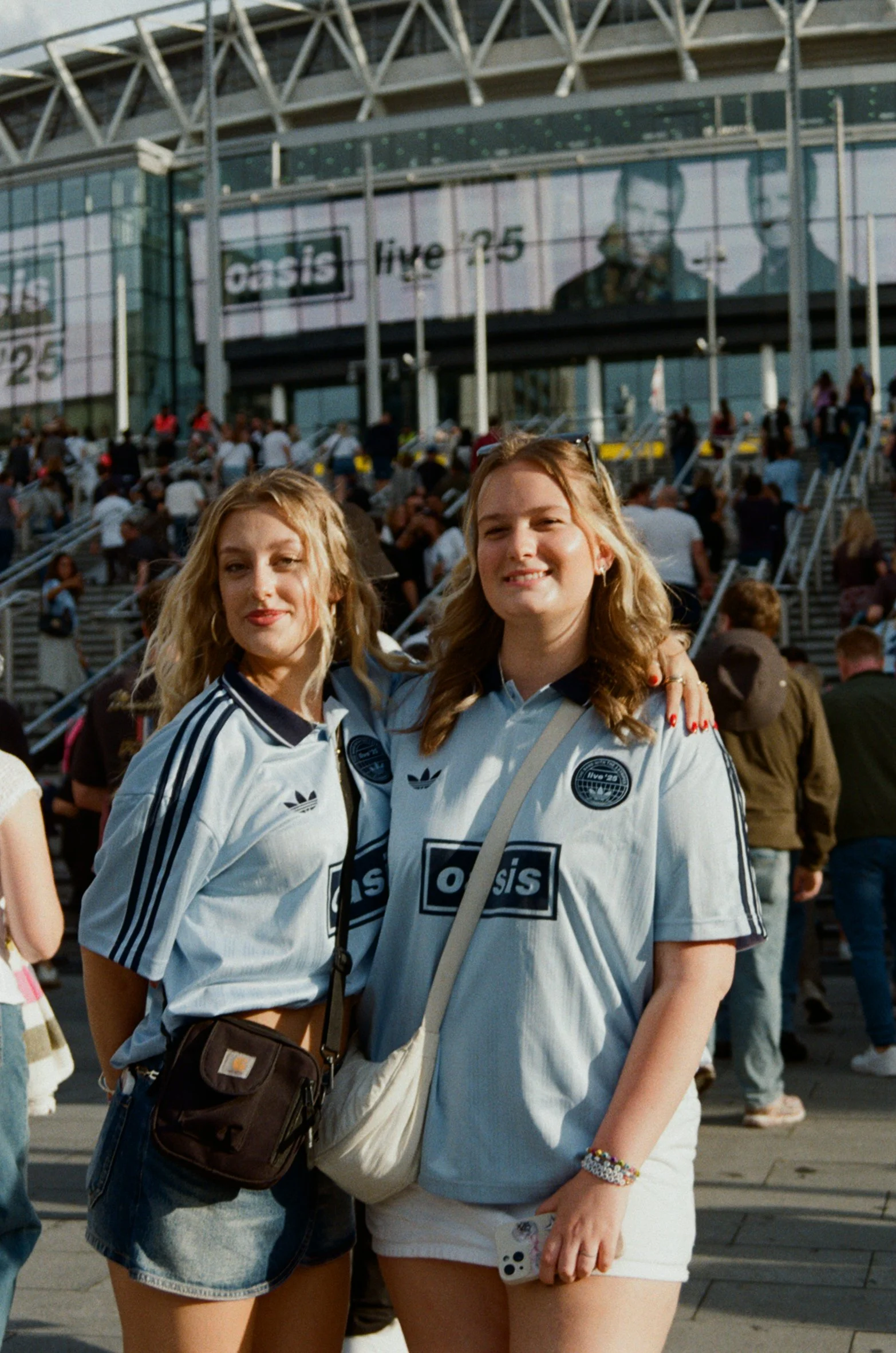 OASIS FANS_JULY-AUGUST_WEMBLEY_LONDON_LR-100.JPG