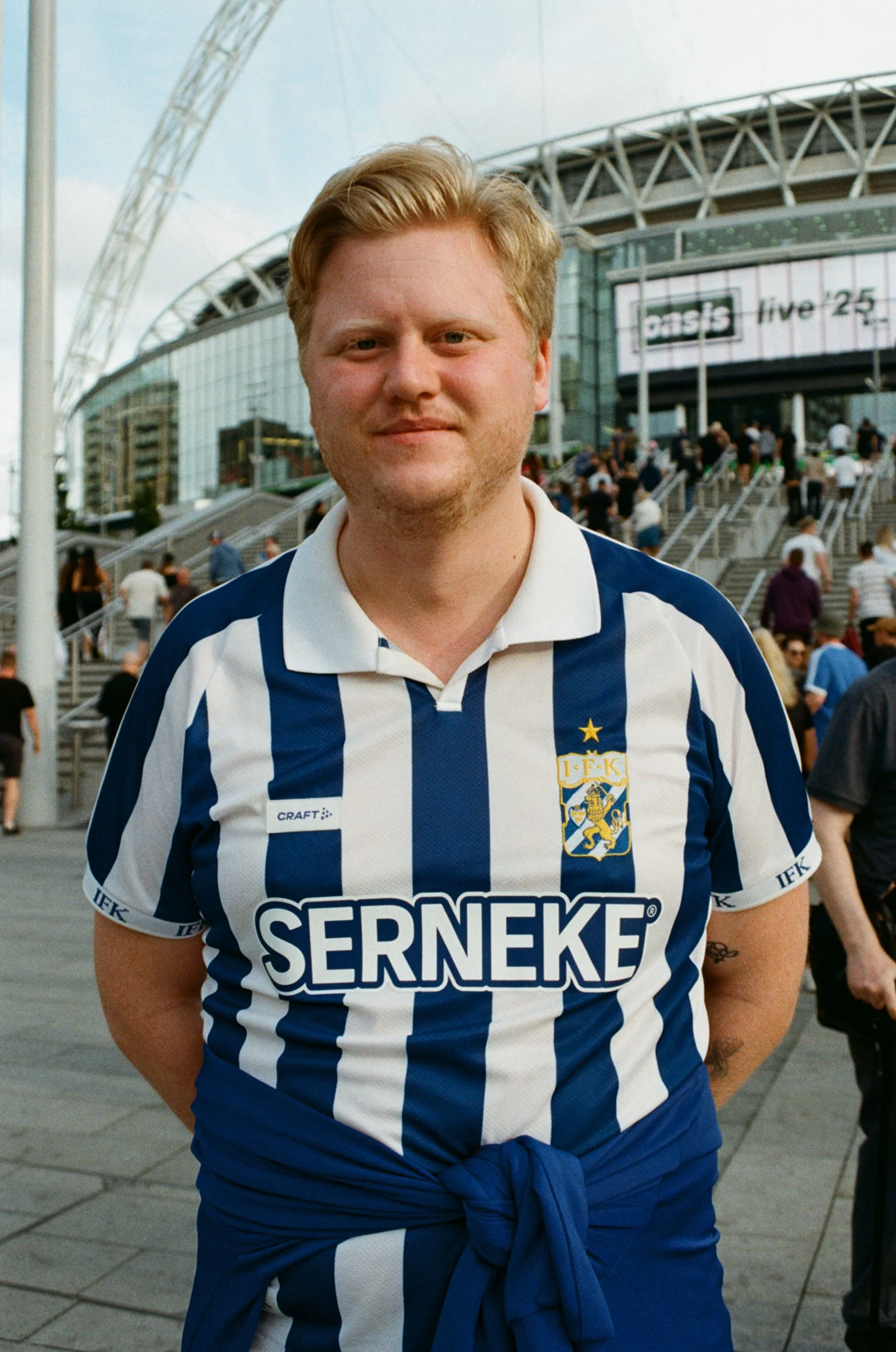 OASIS FANS_JULY-AUGUST_WEMBLEY_LONDON_LR-105.JPG