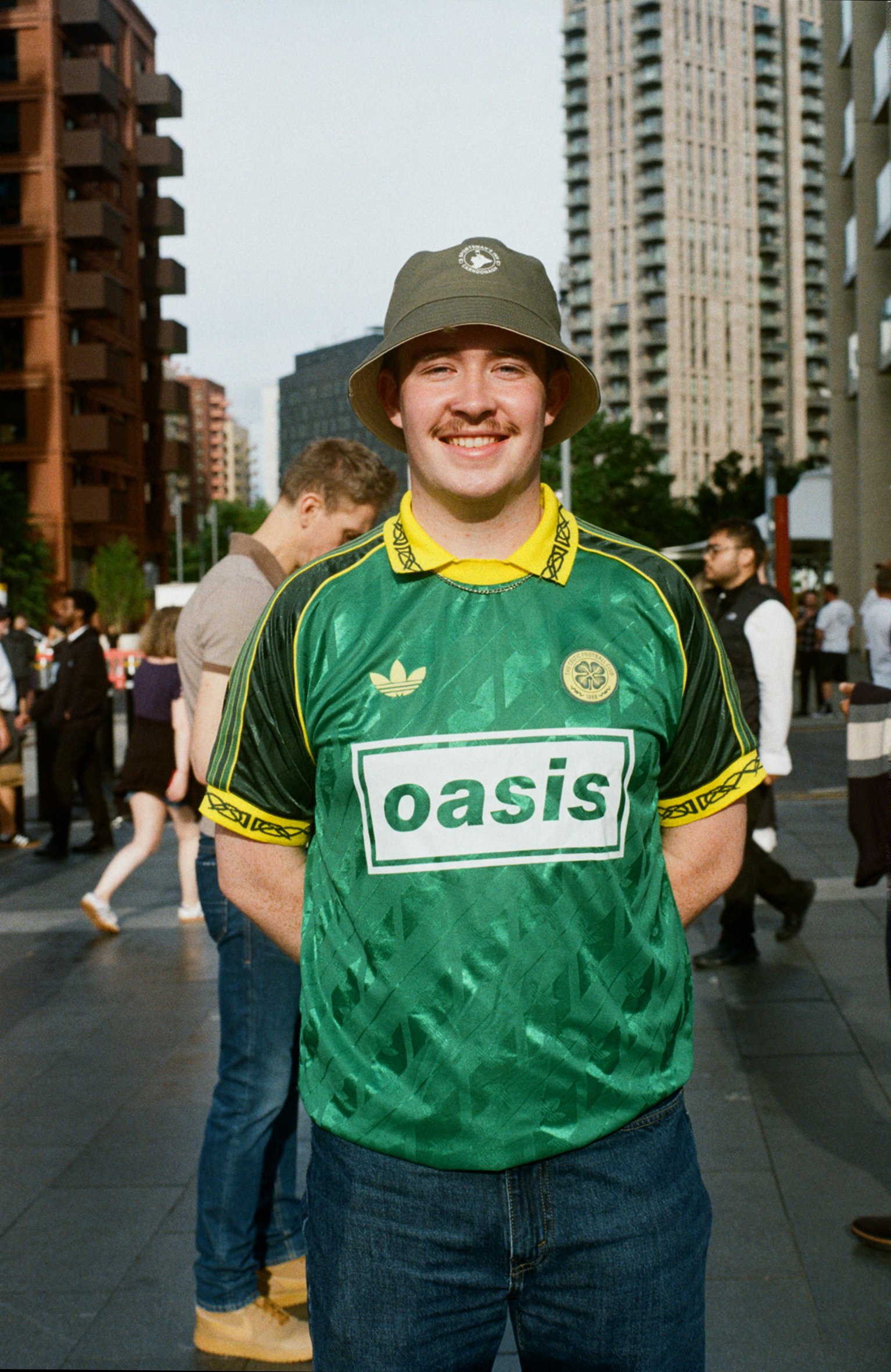OASIS FANS_JULY-AUGUST_WEMBLEY_LONDON_LR-106.JPG