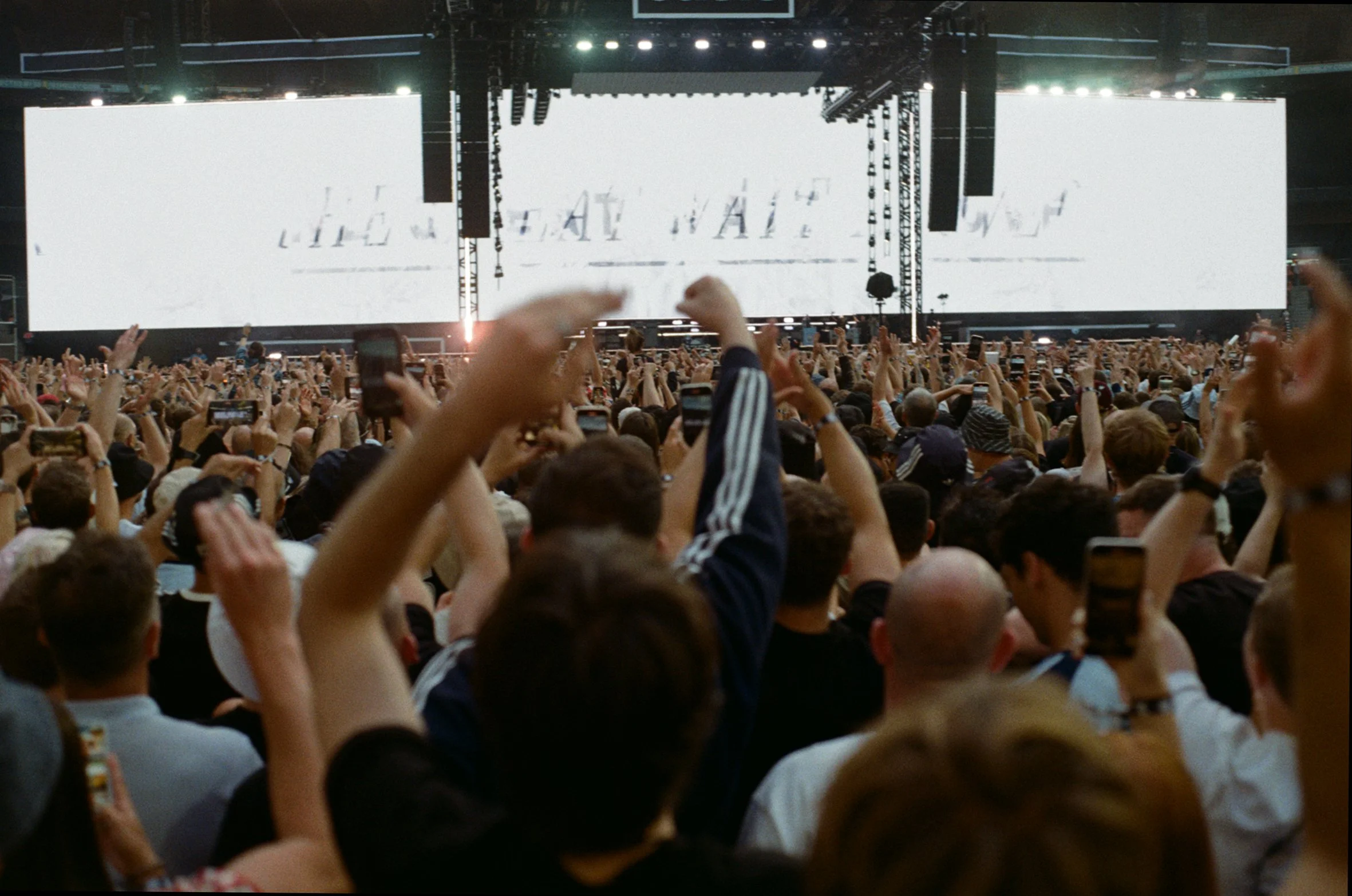 OASIS FANS_JULY-AUGUST_WEMBLEY_LONDON_LR-108.JPG