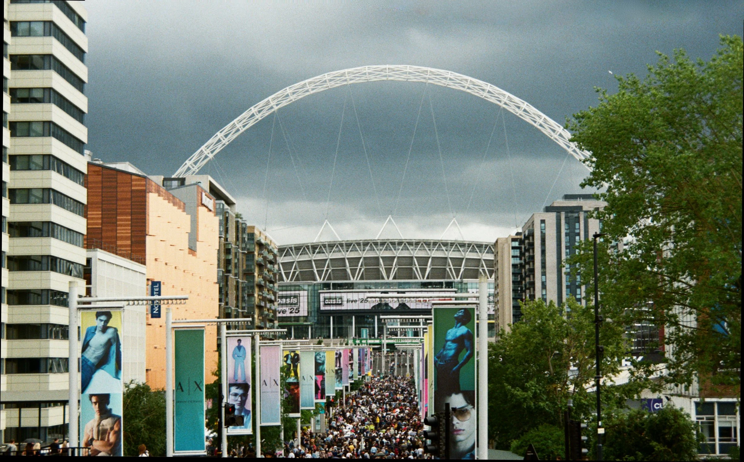OASIS FANS_JULY-AUGUST_WEMBLEY_LONDON_LR-111.JPG