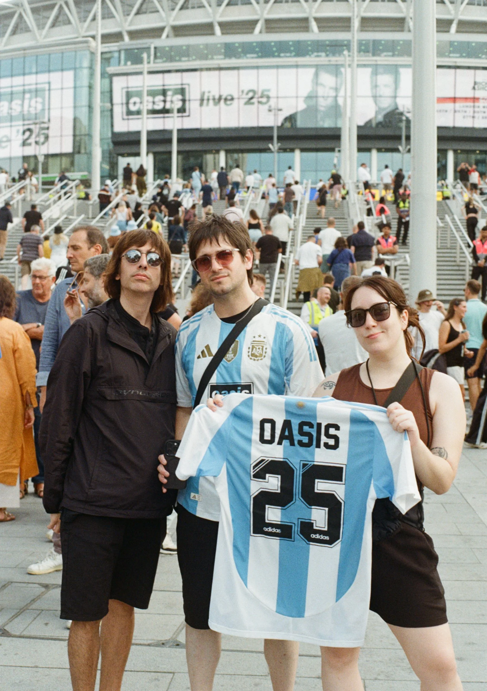 OASIS FANS_JULY-AUGUST_WEMBLEY_LONDON_LR.JPG