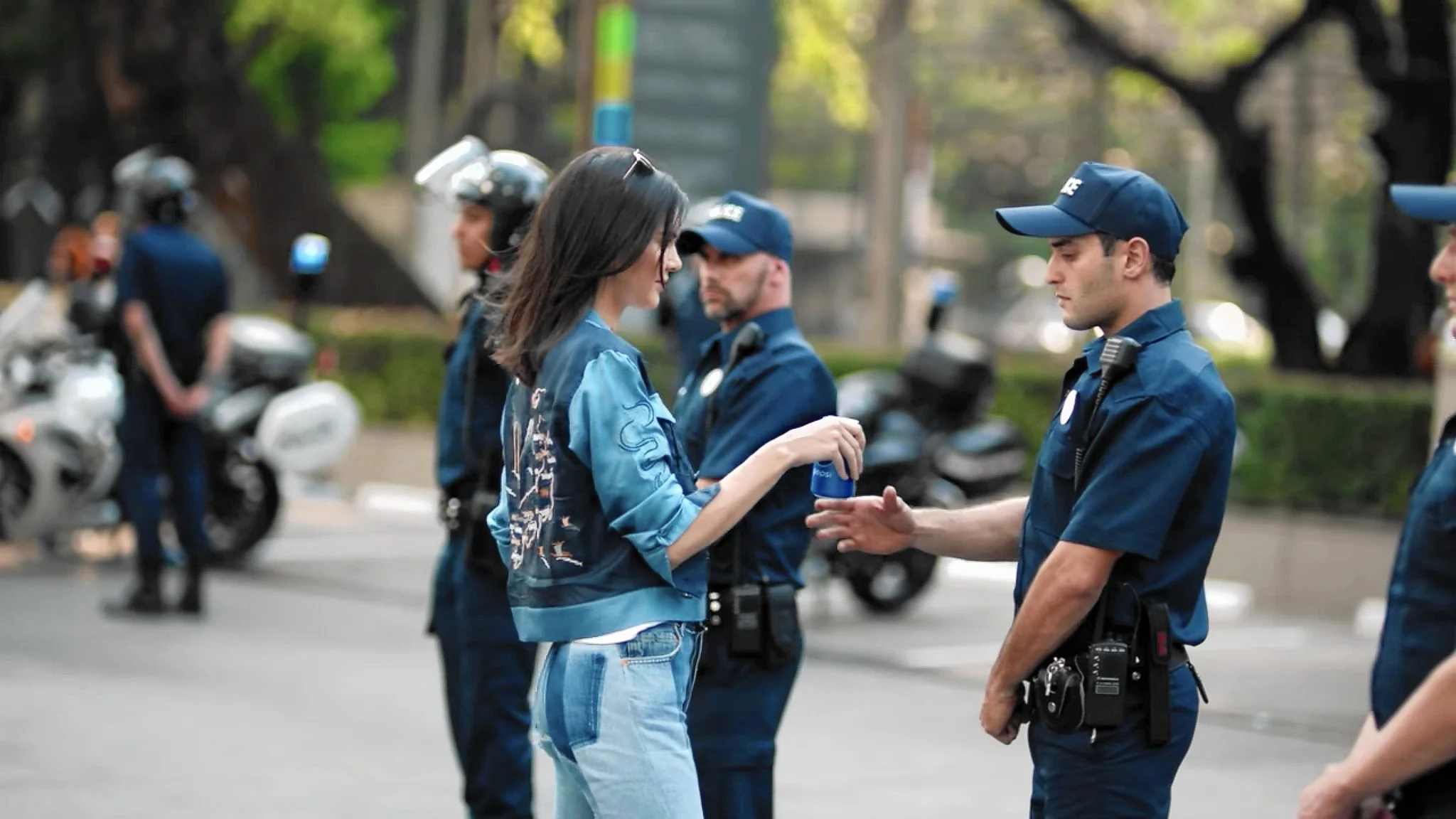 ct-kendall-jenner-pepsi-ad-keeping-up-with-kardashains-20171002.jpg