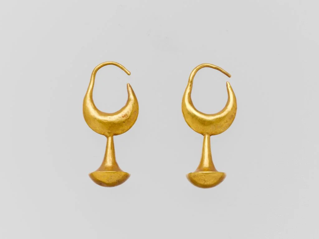 gold-earring-with-nail-head-pendant-907887-1024.jpg