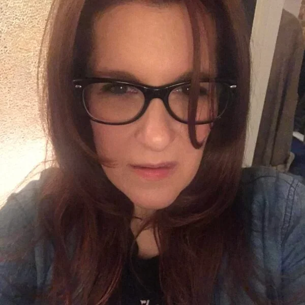 Ariel-Glasses-2024-scaled-600x600-c-default.webp