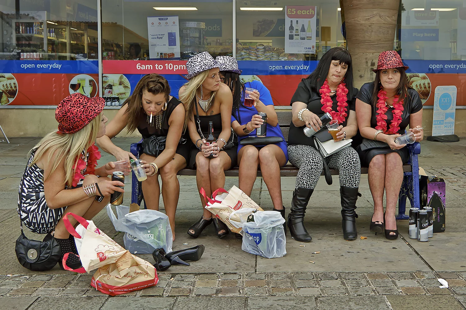 Elvis_Festival_Ladies_Park_Bench_web.jpg