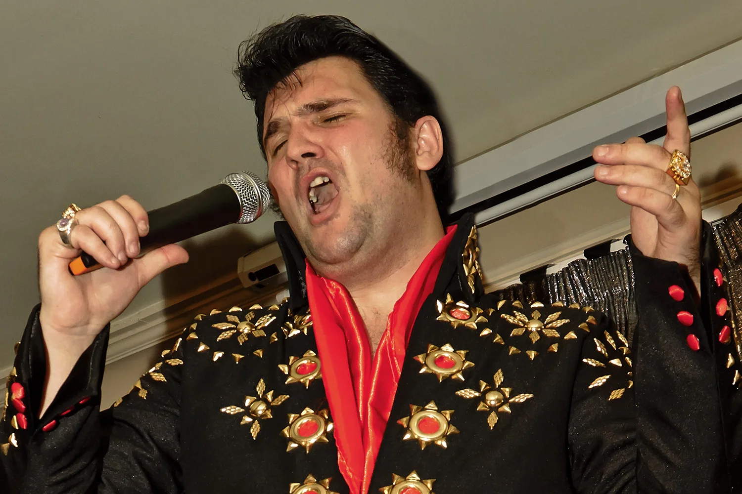Elvis_Festival_Midday_Performer_web.jpg