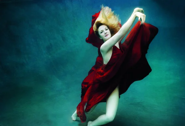 Elle 03.jpg
