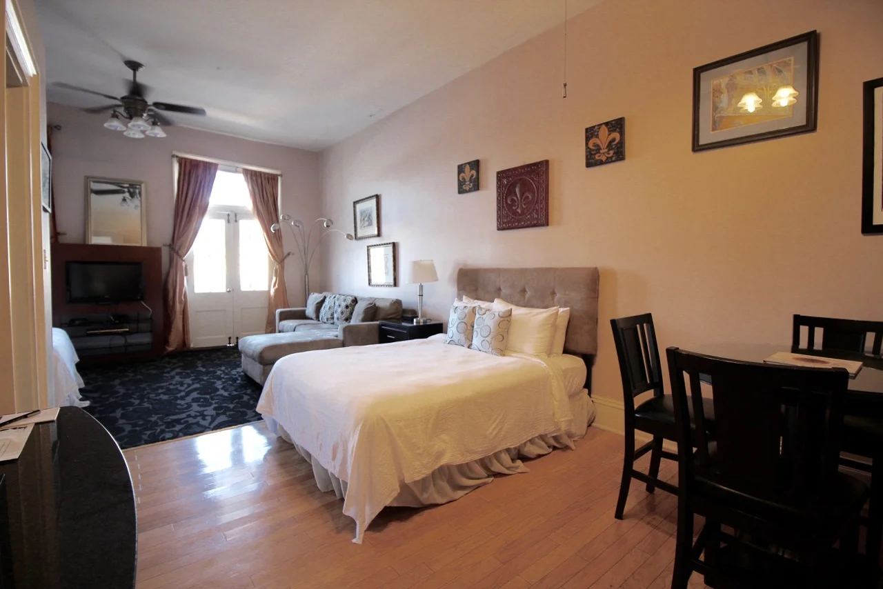 Unit 13 - 2 King Bed Balcony Suite