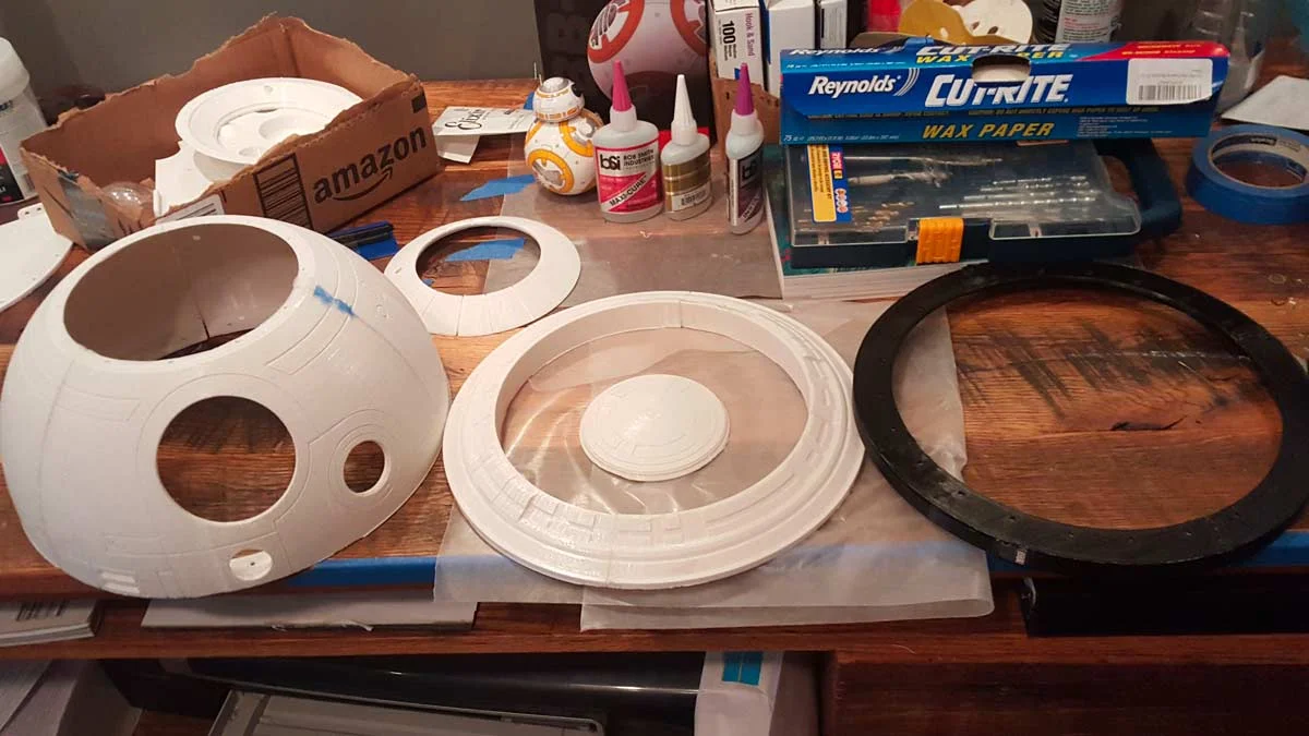 These are the 5 main pieces that make up the BB8-Builder's club dome. Each of these pieces is actually composed of several sub-pieces as you saw in the earlier print pictures, but after assembly you end up with; the Dome (left), The Skirt (middle), The Top (inside Skirt), The Dome Ring (right), and the Pie Panel (back). 