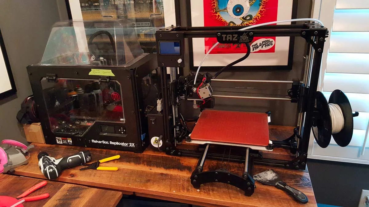 This will be the new setup when the Makerbot is fixed. Until then it's time to break in this Taz. 