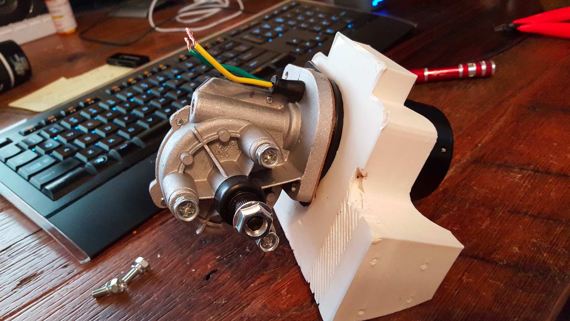 Printed the motor mount to the main drive wheel