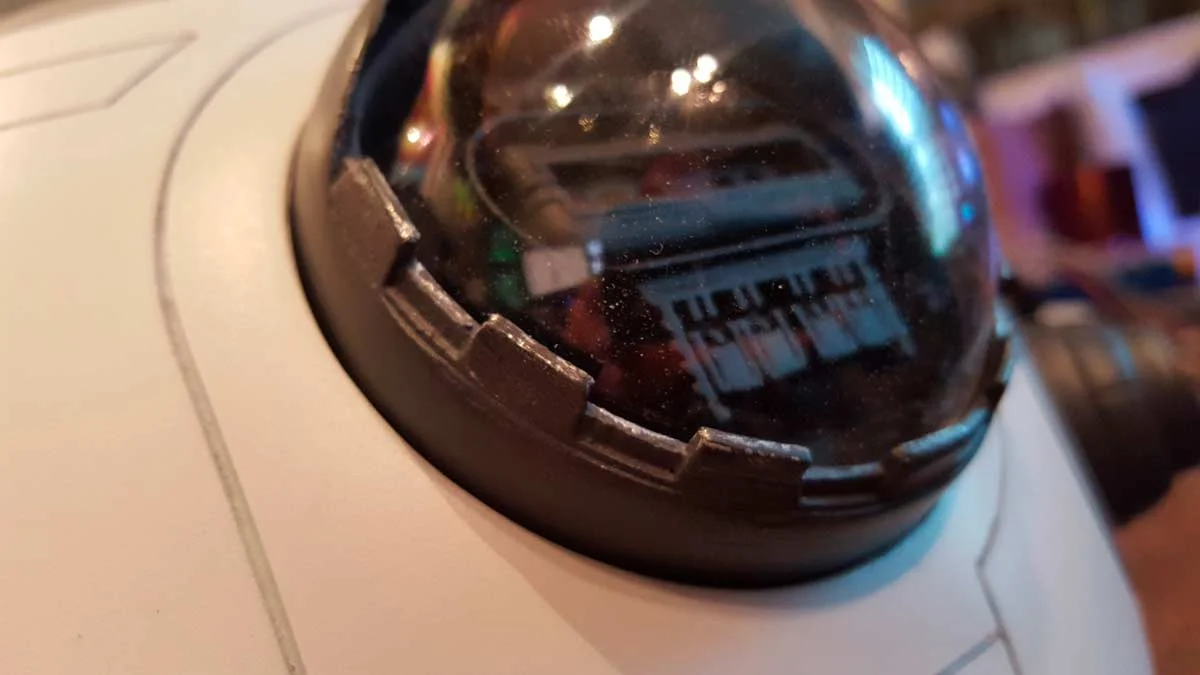 I even went a little further with the Rub 'n Buff adding it to some of the prongs of the radar eye surround to give a little weathering to that area. 