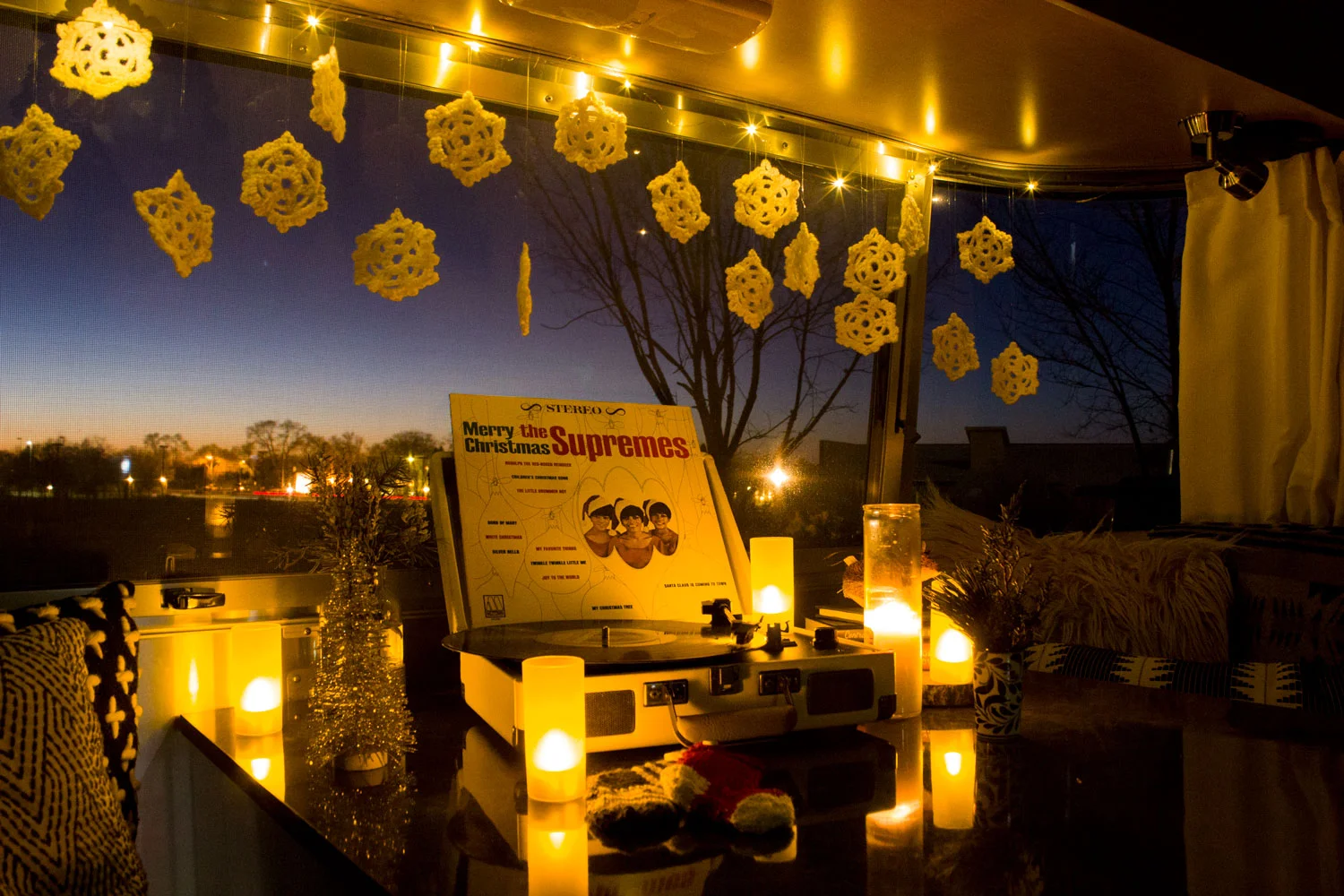 christmas-in-the-camper-06.jpg