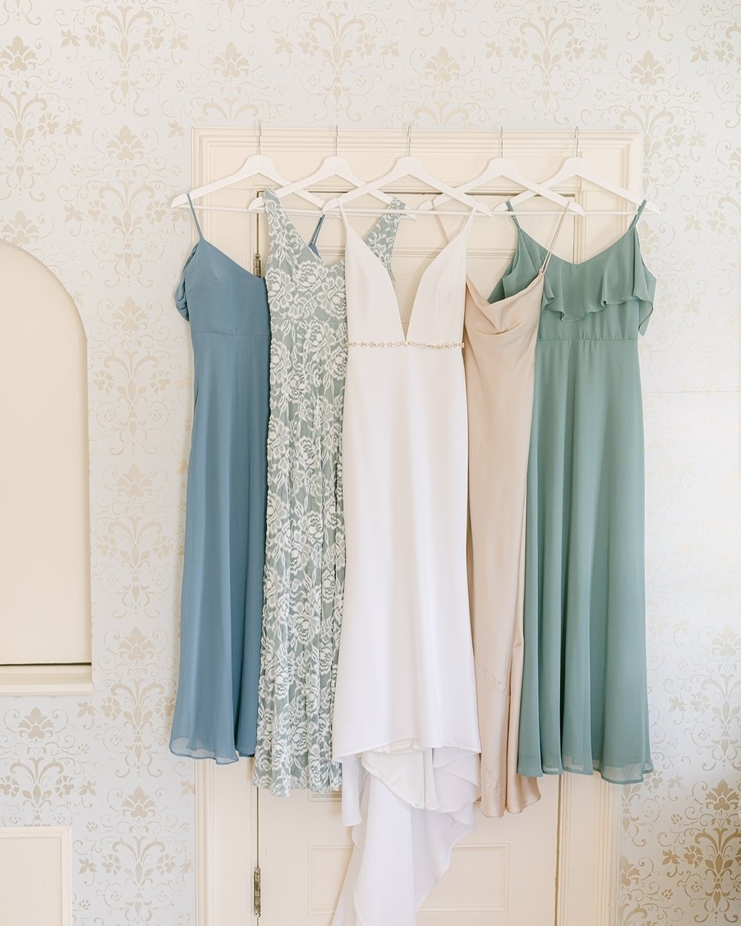 There are few things I love more than varied bridesmaids' gowns

I love that the wedding trend went from complete matching to allowing your favorite people to select the cut of the dress, to having an aesthetic vibe and vision and communicating with 