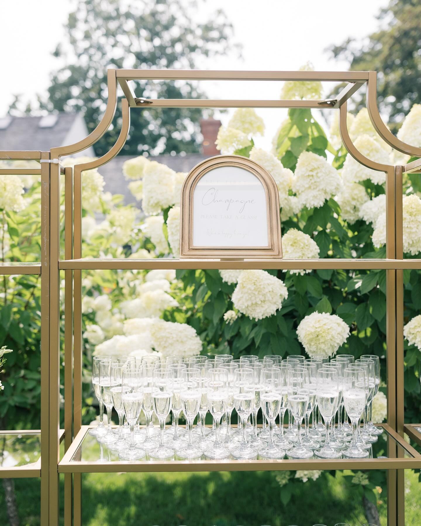 Details from a very favorite wedding day at Smith Farm Gardens✨

Venue | @smithfarmgardensct
Floral | @hudsonvalleyfloral
Hair | @skyestudiony
Makeup | @jbeaute_studio
DJ | @jockintheboxentertainment
Catering | @riverhousecatewring
Cake | @marblemade