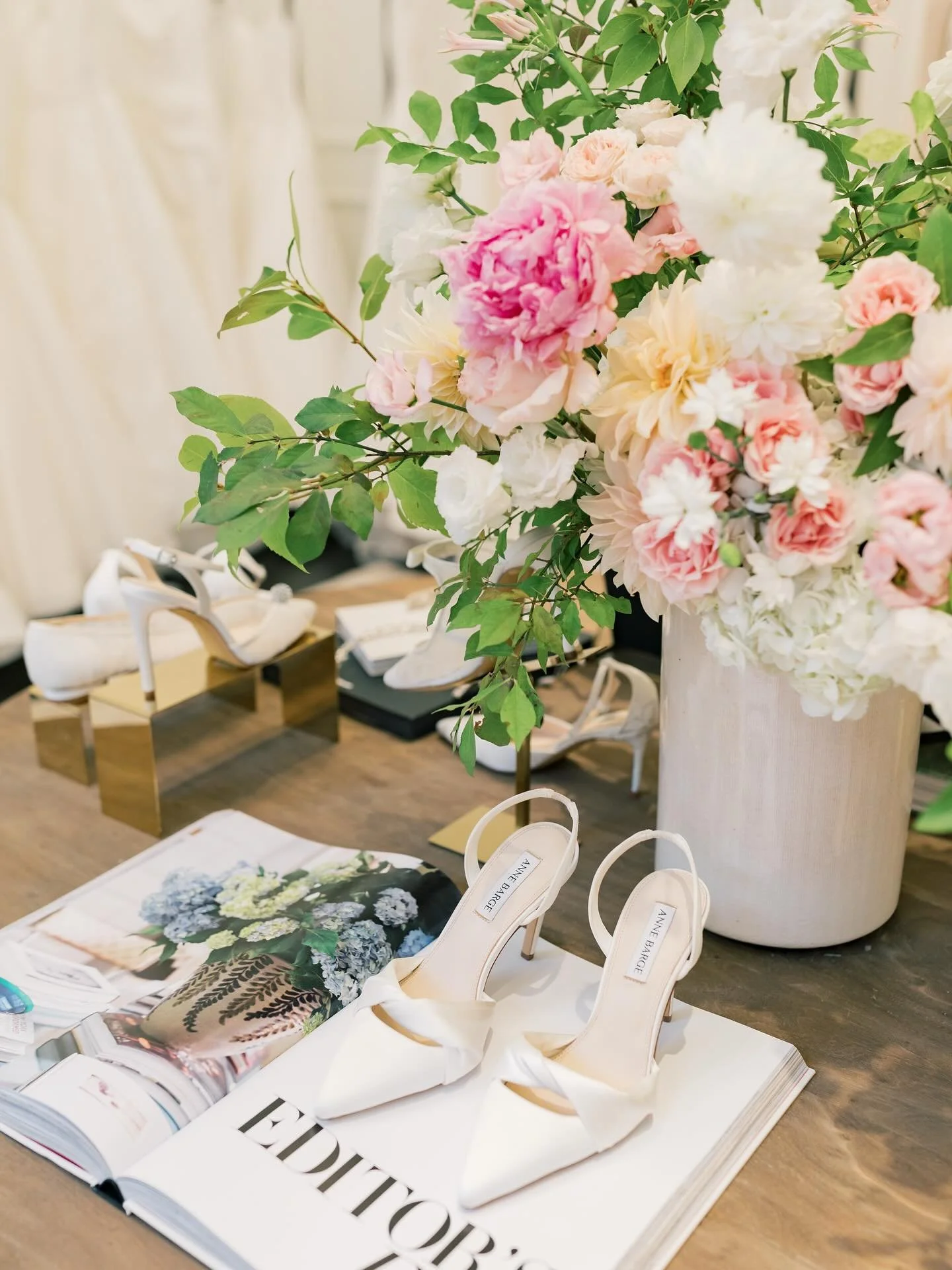 Caught a late night train back to CT from NYC last night after an incredible day at NYBFW and after some rest, snuggles with my little ones and a workout to recharge I&rsquo;m back on the train. Yesterday at @annebargebridalatelier was absolutely inc