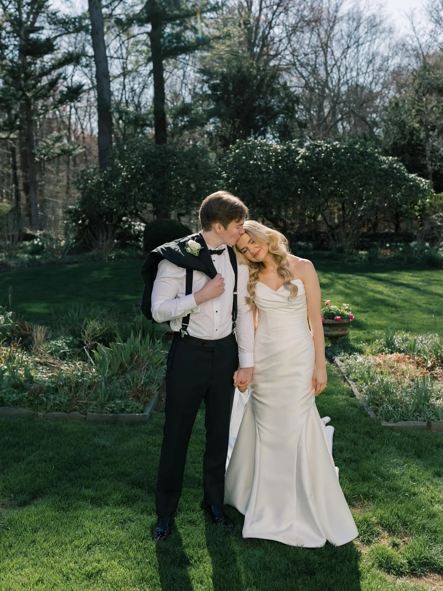 The dreamiest of days with these two ✨

Photographer: @corajanephoto
Venue: @dariendca 
Planner: Audrey Pierot Events
Florist: @enza.events
Catering: @alchemycelebrationsct 
Hair &amp; Makeup: @get_makeup_studio_school
Content Creator: @carolinecarle