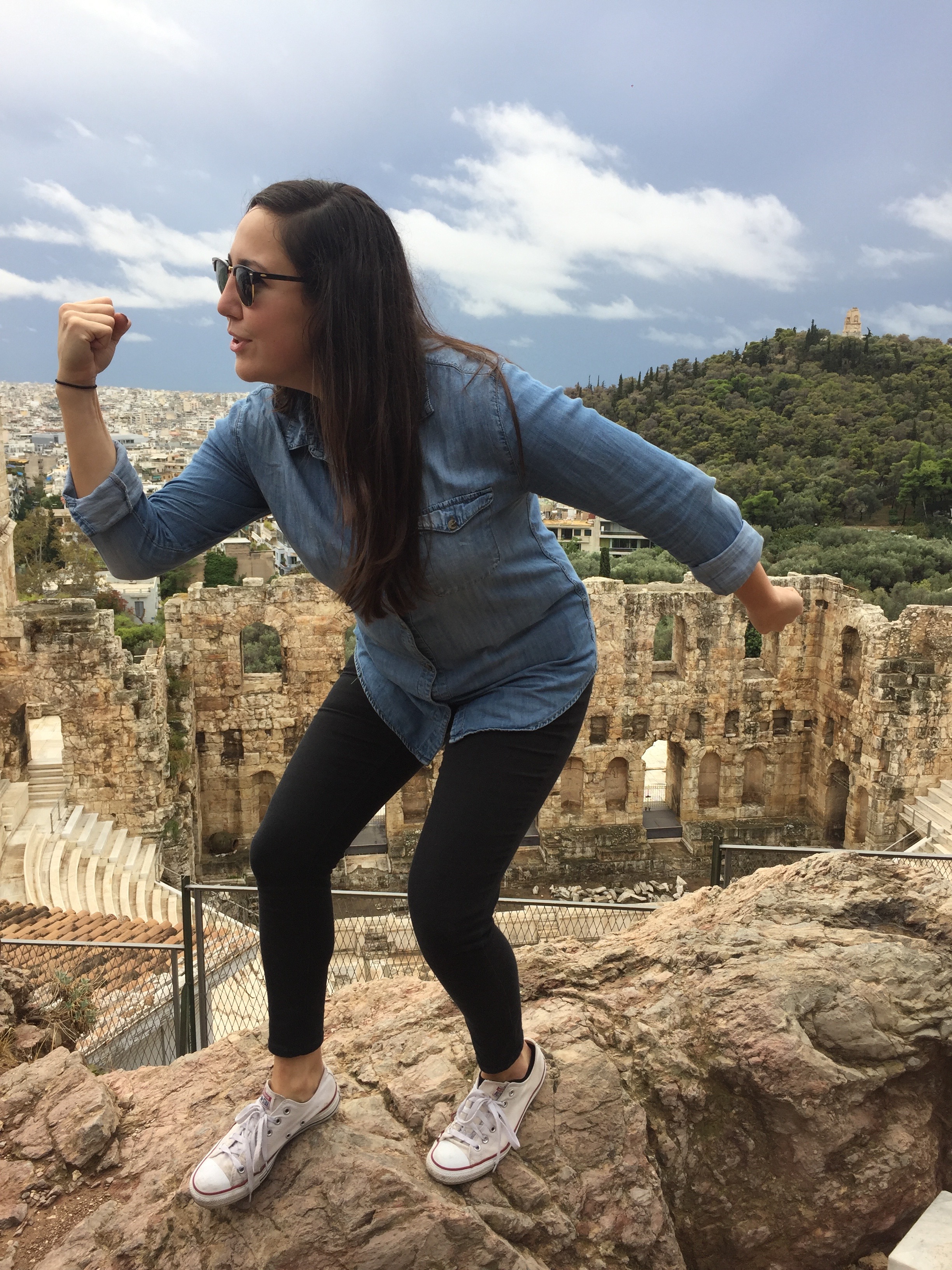 Wen u a Greek statue. 