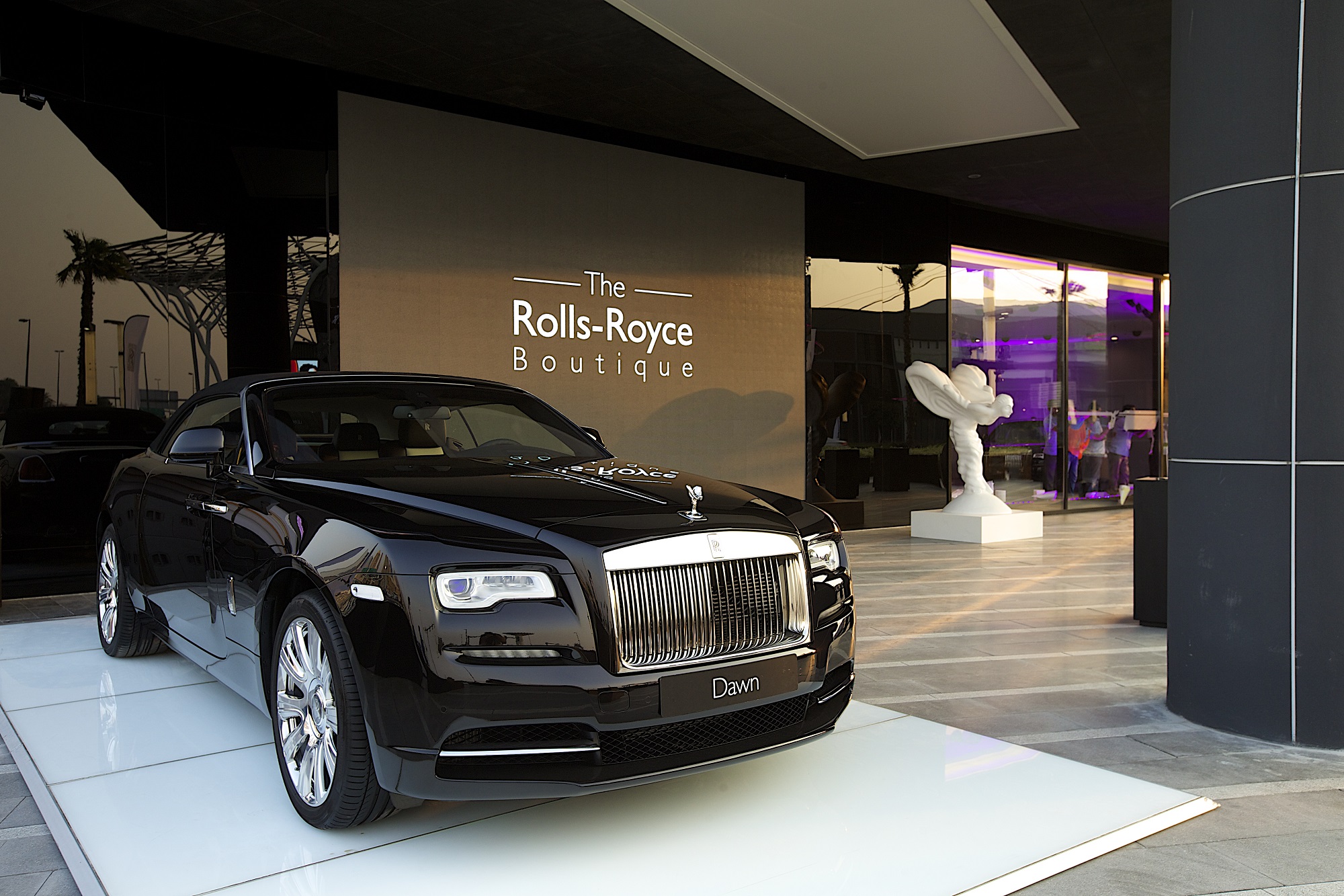 P90241114_highRes_rolls-royce-motor-ca.jpg