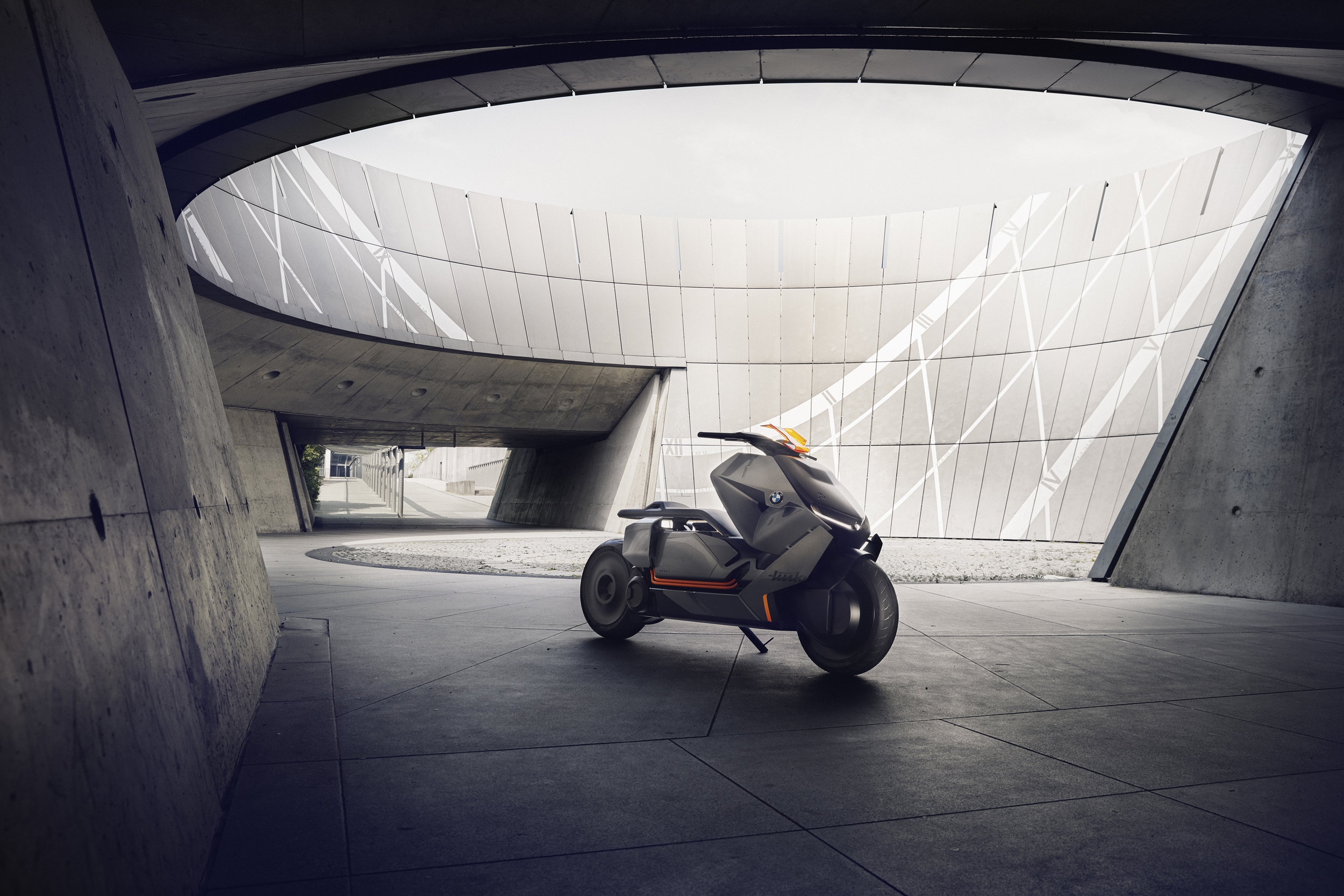 P90260578_highRes_bmw-motorrad-concept3.jpg