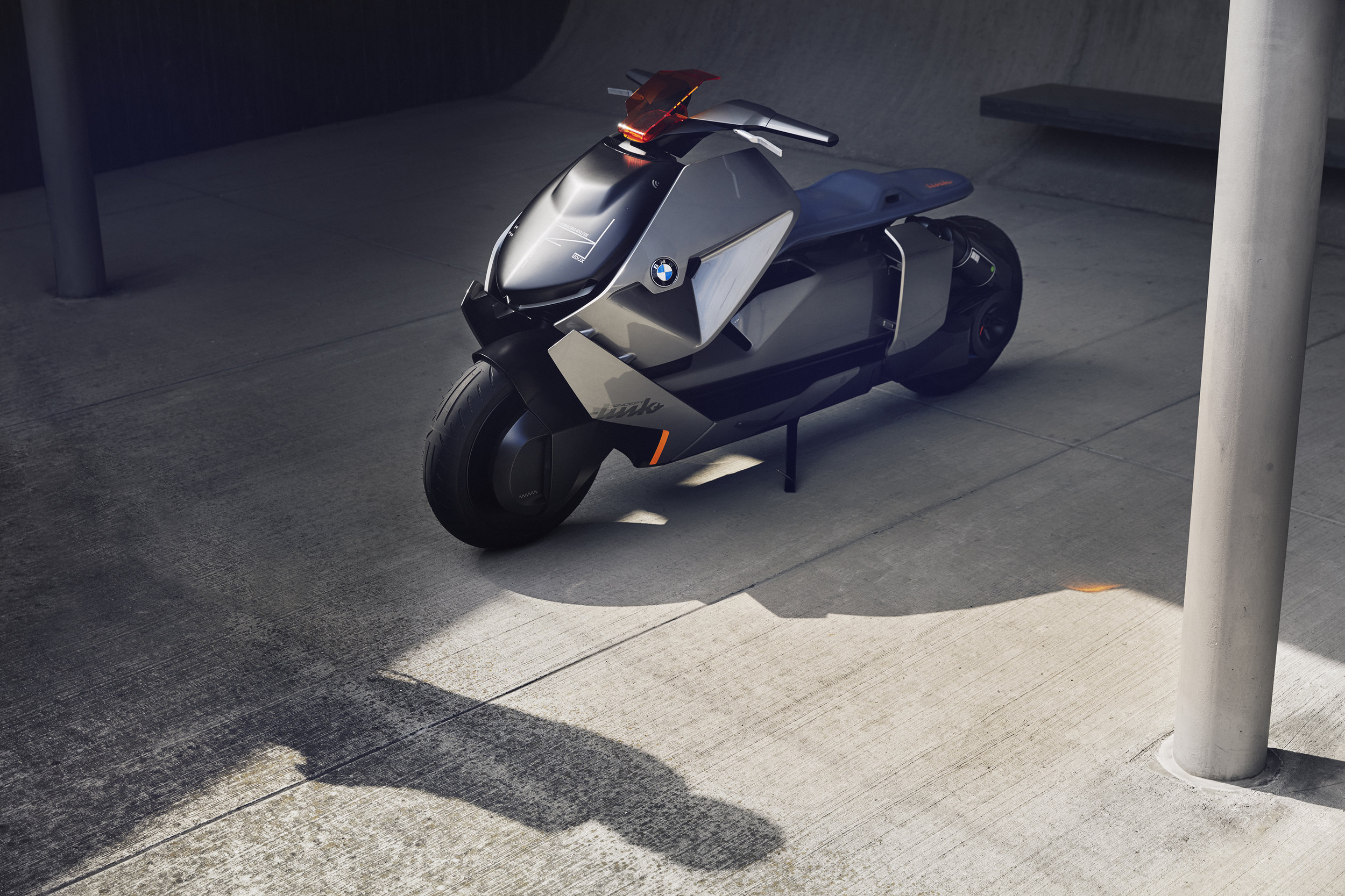 P90260579_highRes_bmw-motorrad-concept4.jpg