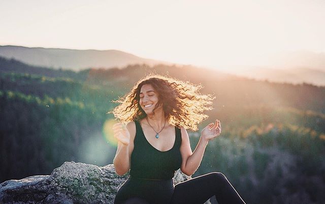 Always carry a smile in your heart, it will take you where you need to go
.
.
.
.
.
.
.
.
Portrayed @sabrina_dokas 
#phototherapy #goddessvibes #awakethesoul #agameoftones #exploretocreate #bohemian #bohochic #stayandwander #moodygrams #moodyports #c